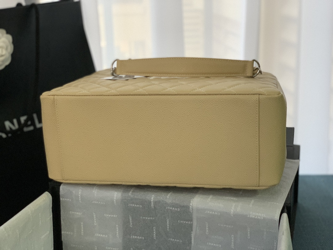 Ch*el gst caviar leather hardware 24x33x13cm