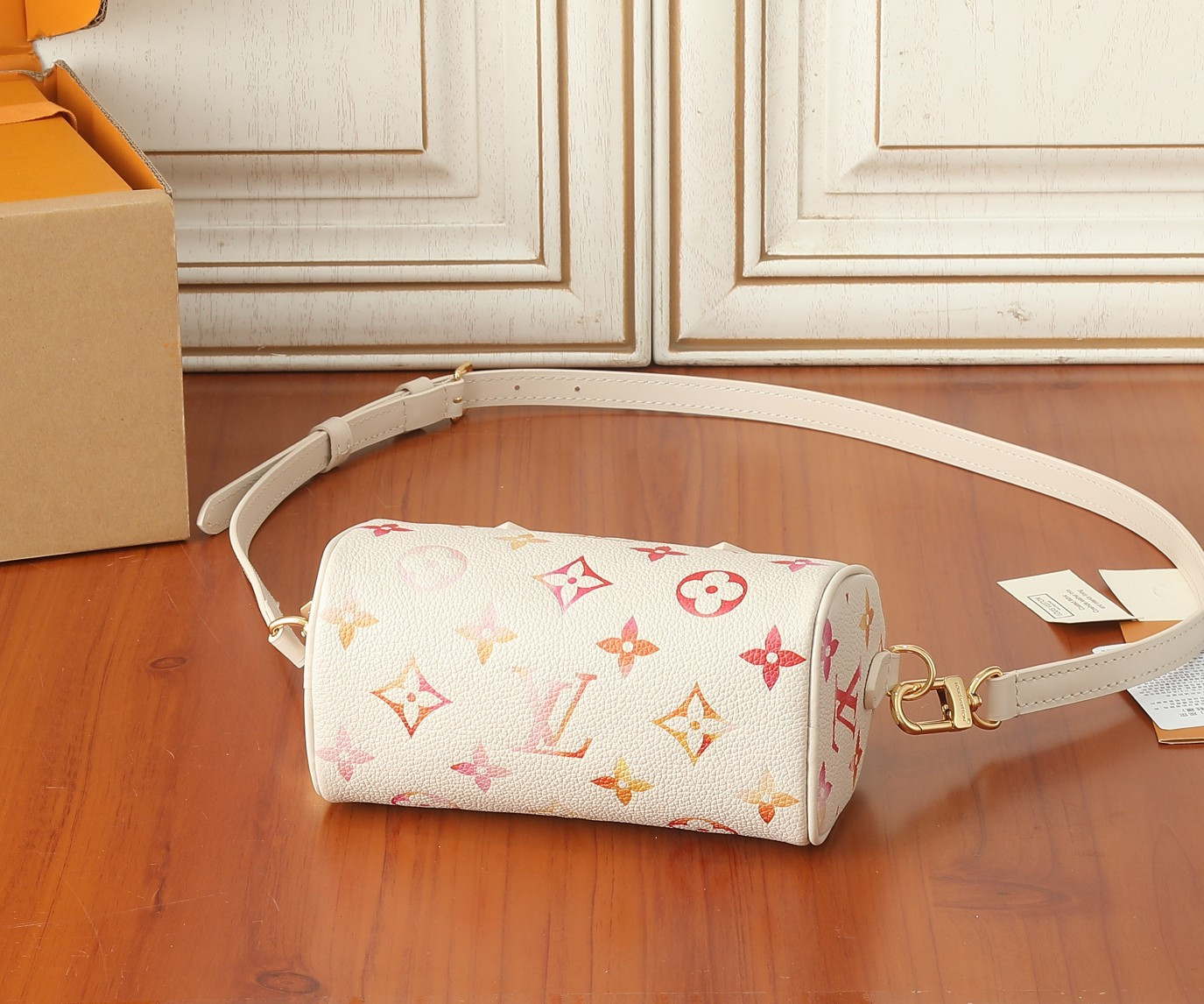 LV Nano Speedy M83452 6.3 x 3.9 x 3 in