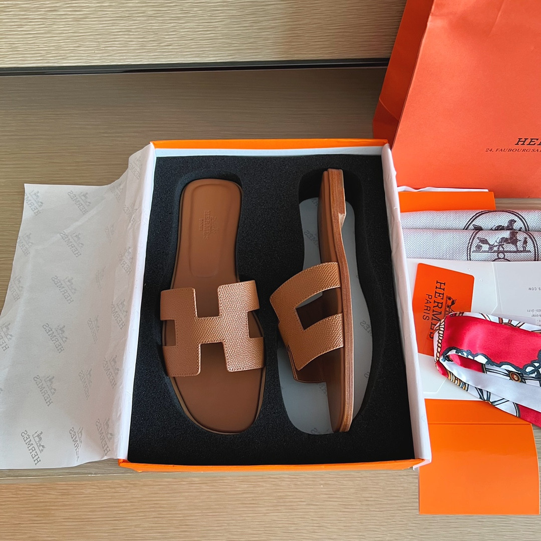 UA Hermès Oran sandal