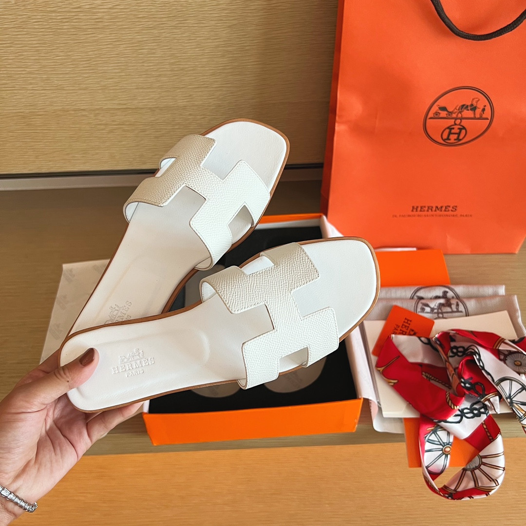 UA Hermès Oran sandal
