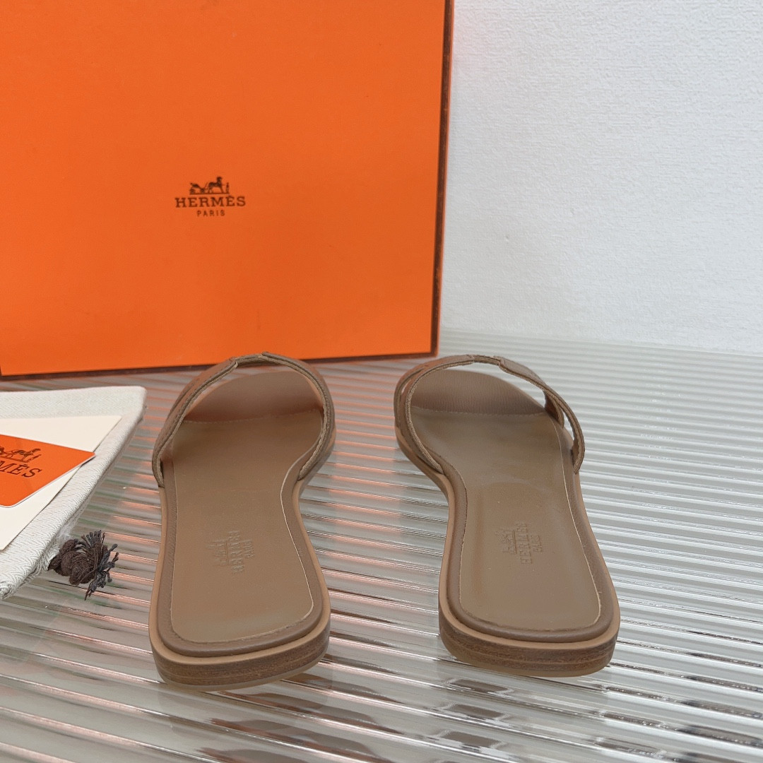 UA Hermès Oran sandal
