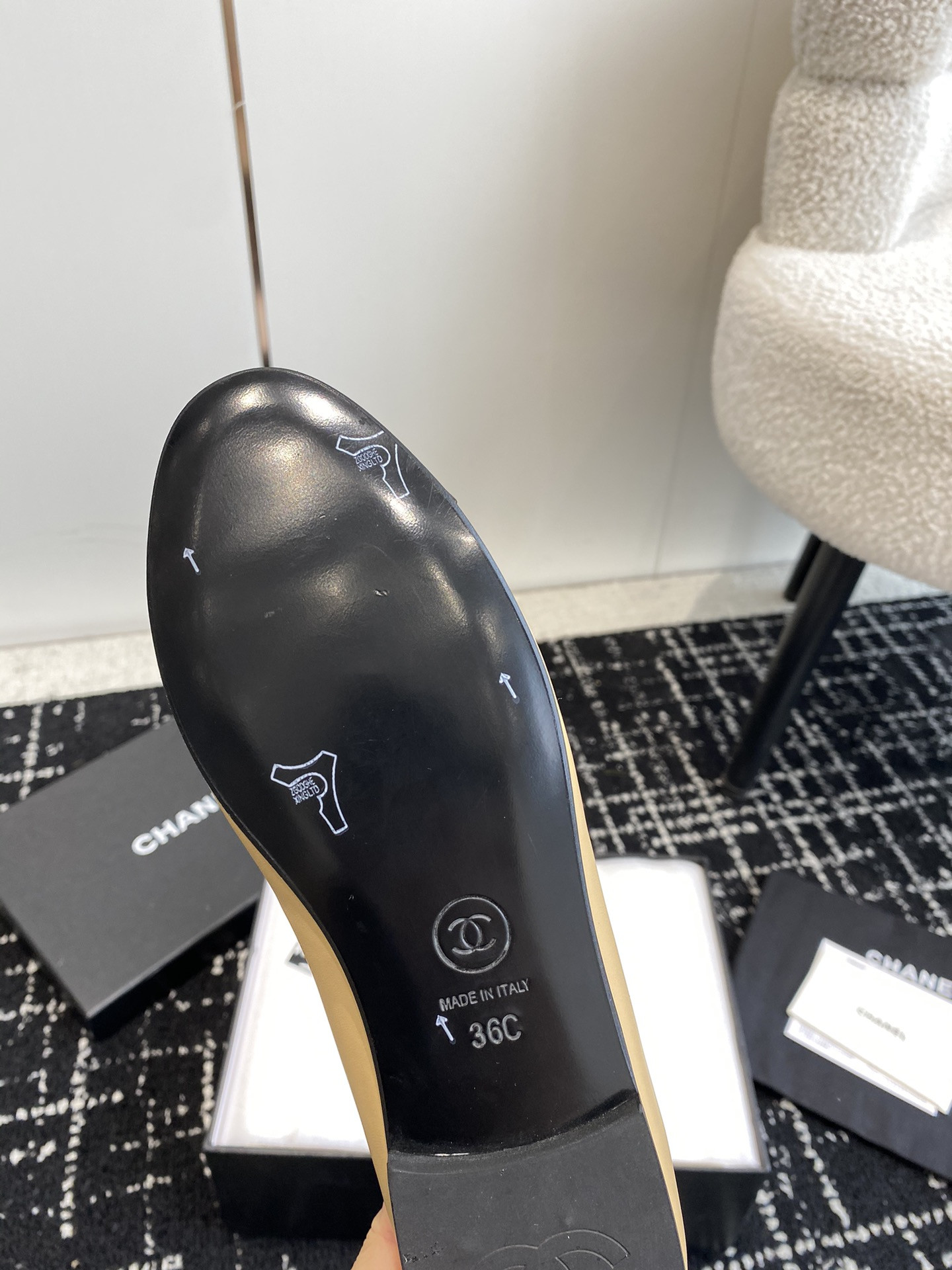 ua Ch*el ballet flats