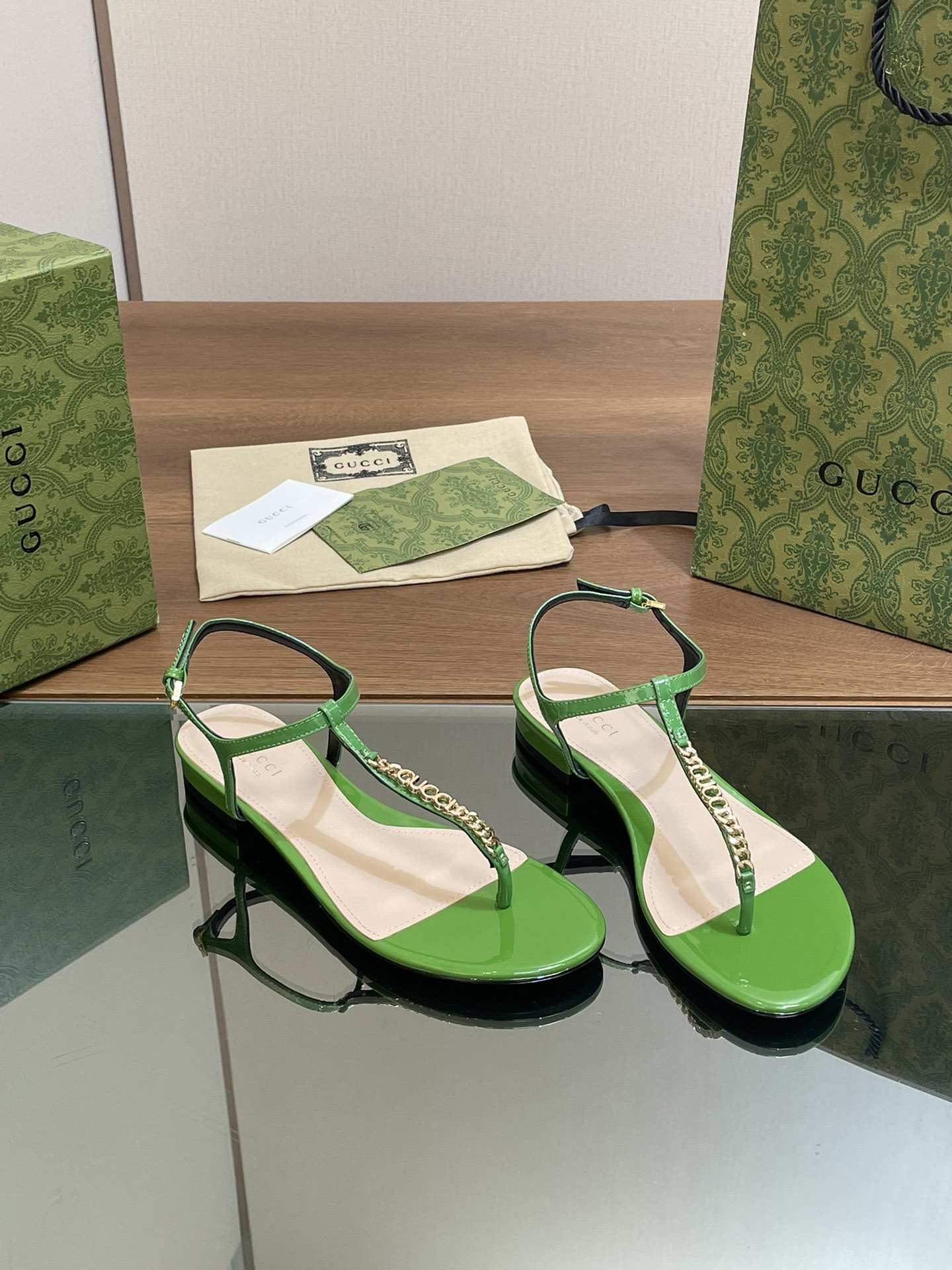 ua G*u*i signoria thong sandal