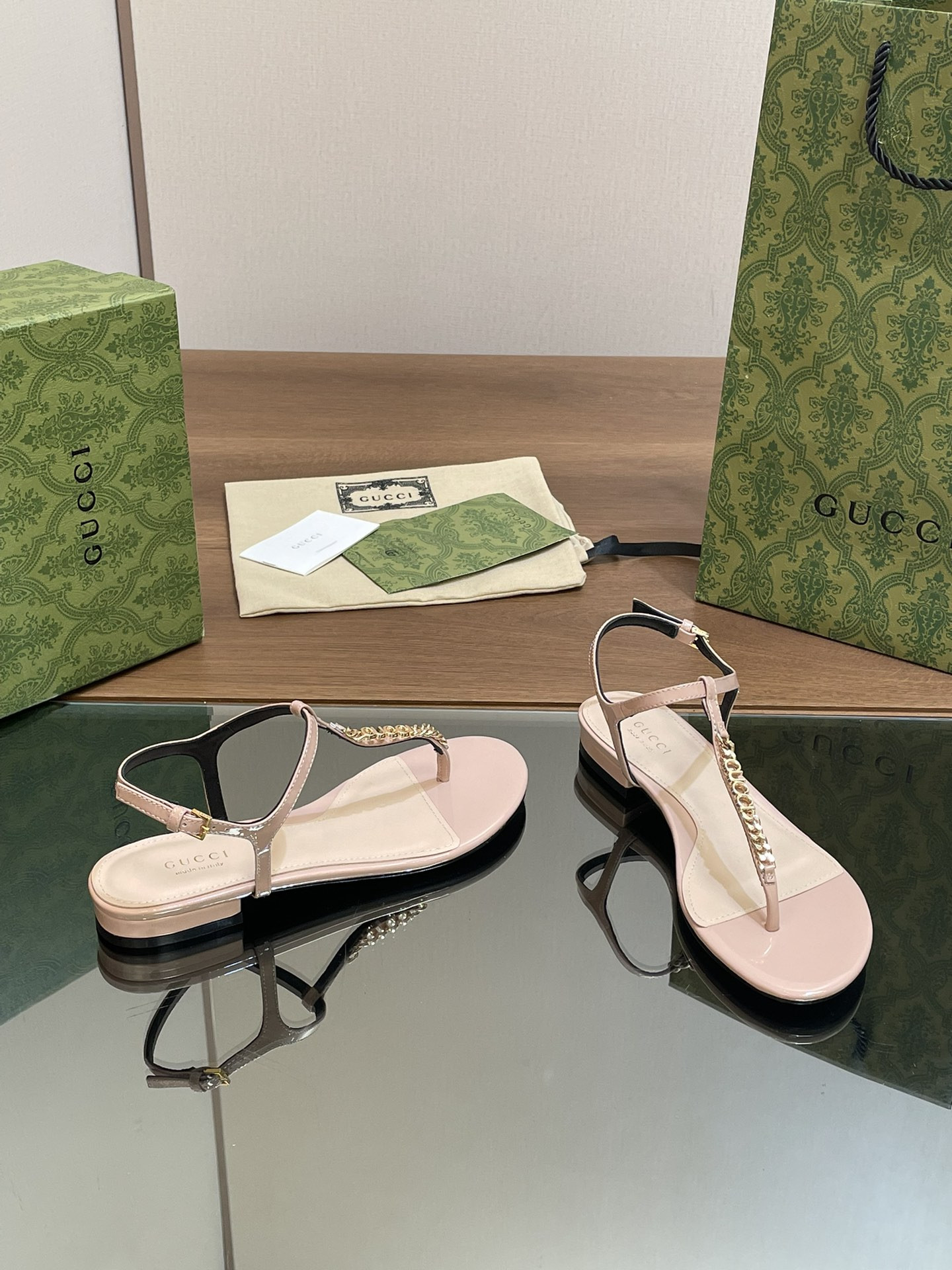 ua G*u*i signoria thong sandal