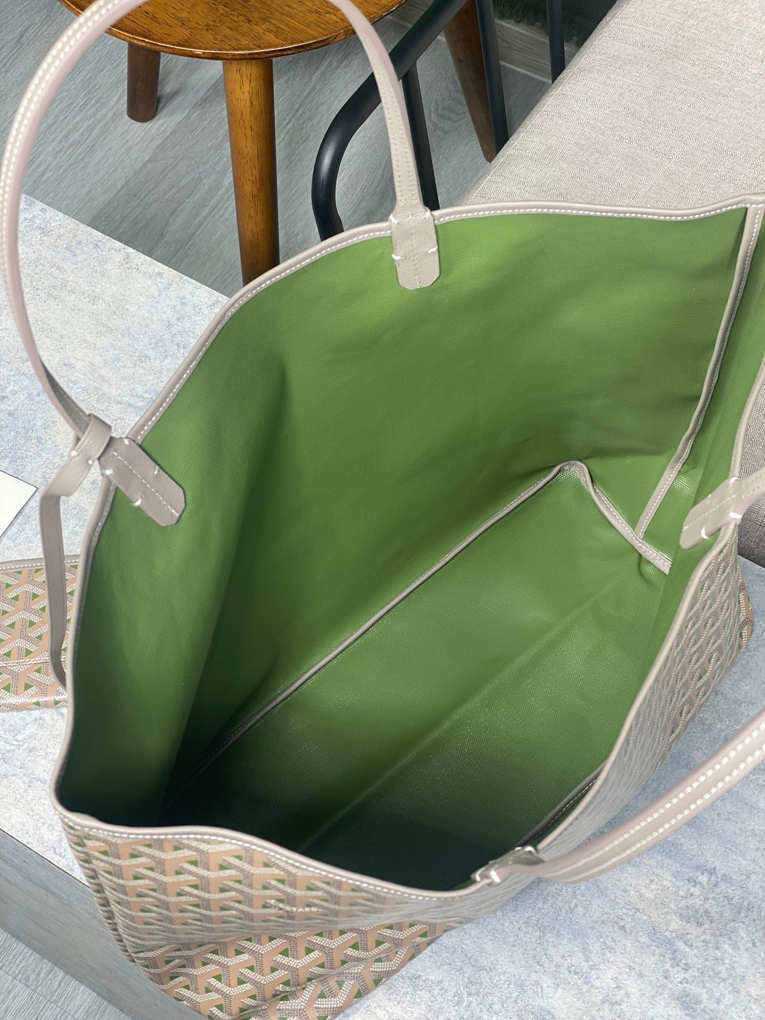 Go*ard small saint l0*is bag 28 cm x 15 cm x 34 cm