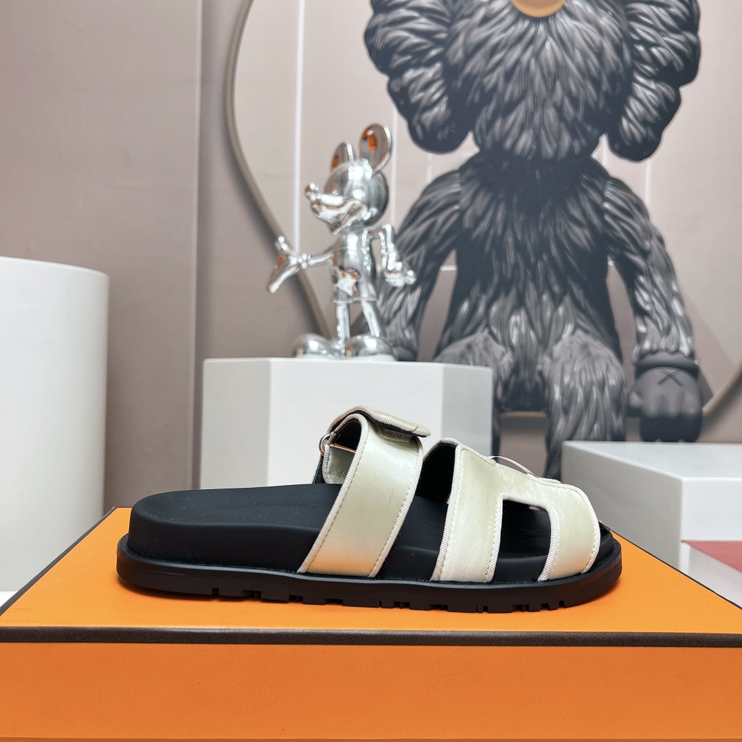 UA Hermès Chypre sandal