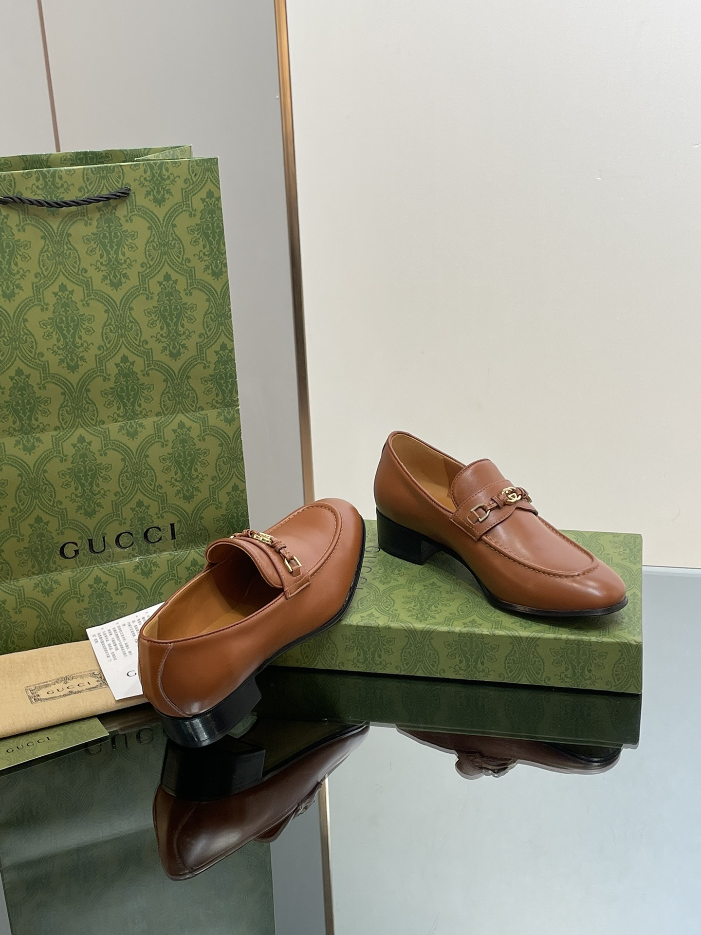 ua G*u*i interlocking g loafer