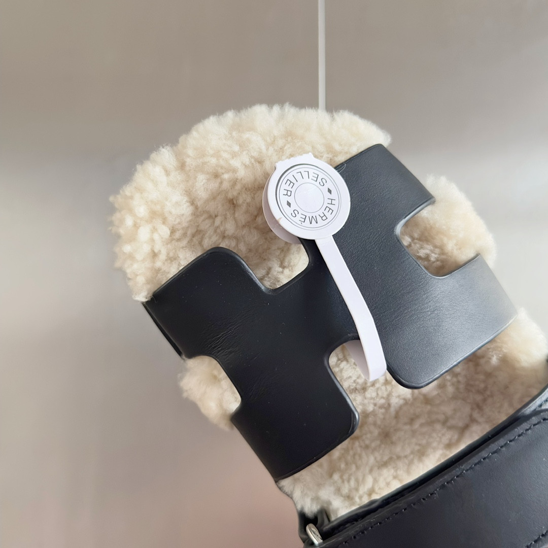 UA Hermès Chypre sandal