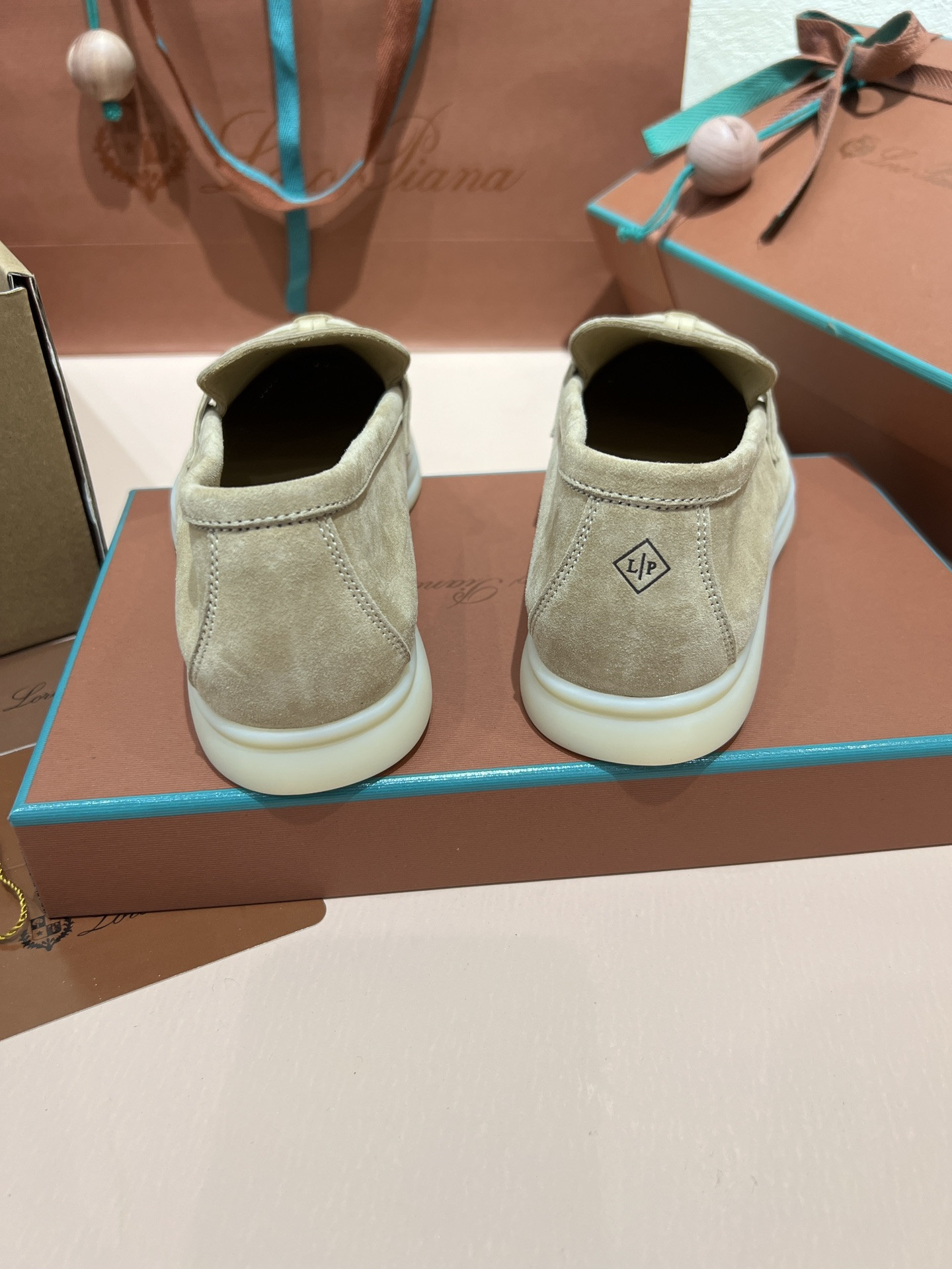 ua L**o p*ana summer charms walk loafers