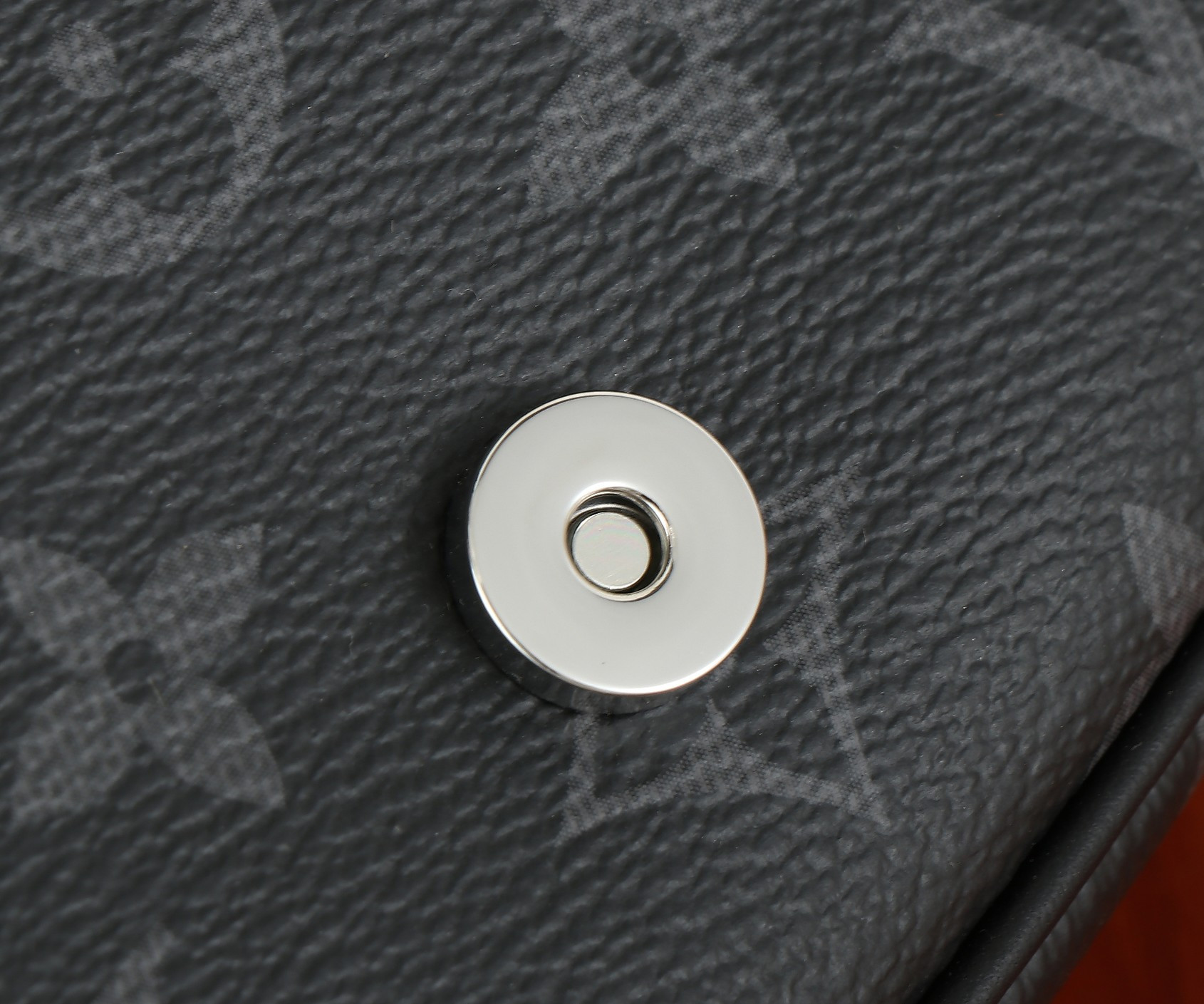 LV Montsouris Messenger M47061 20x17x7CM