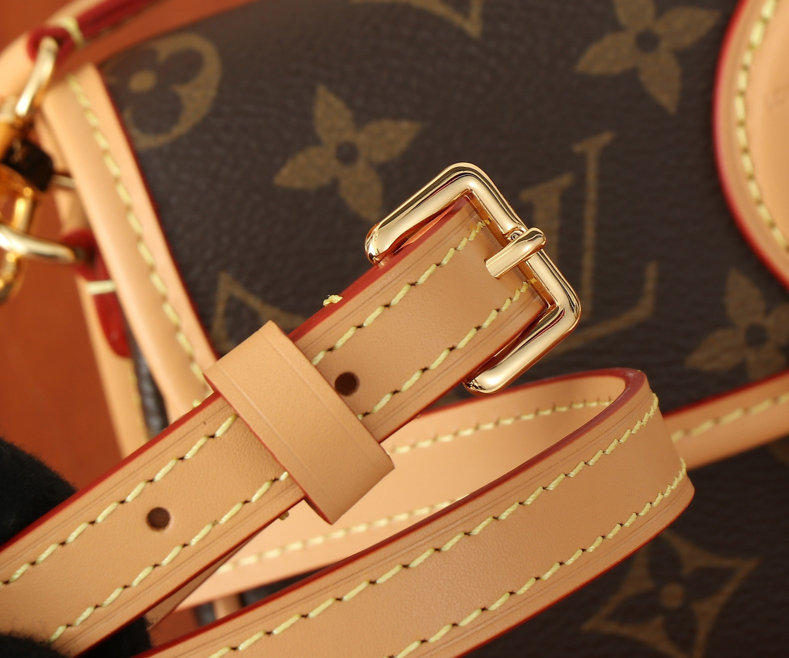 LV Nano Diane M83298 19x10.5x6cm