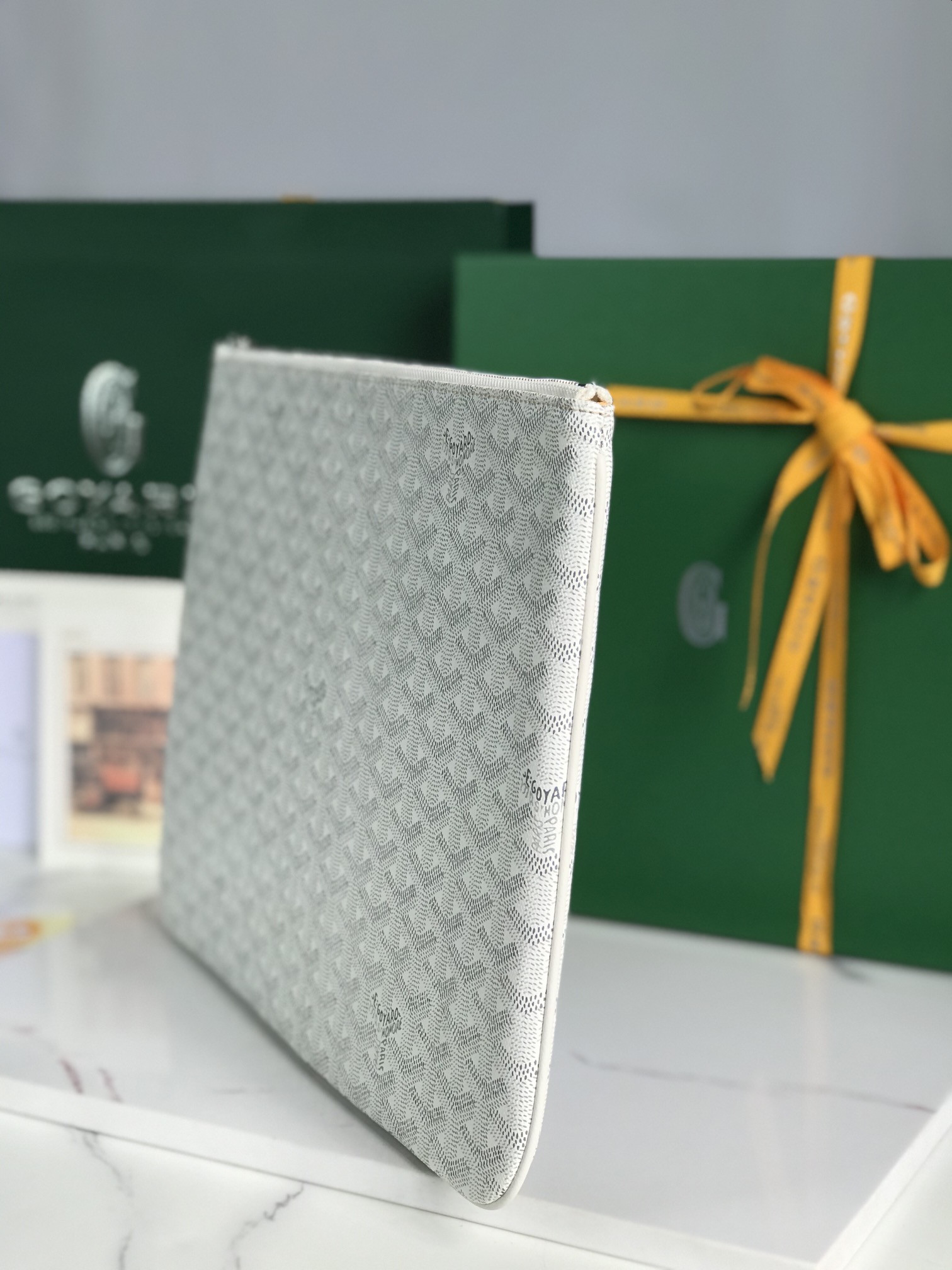 Go*ard Go*ardine white senat mm pouch palladium hardware 36x26x0.5cm