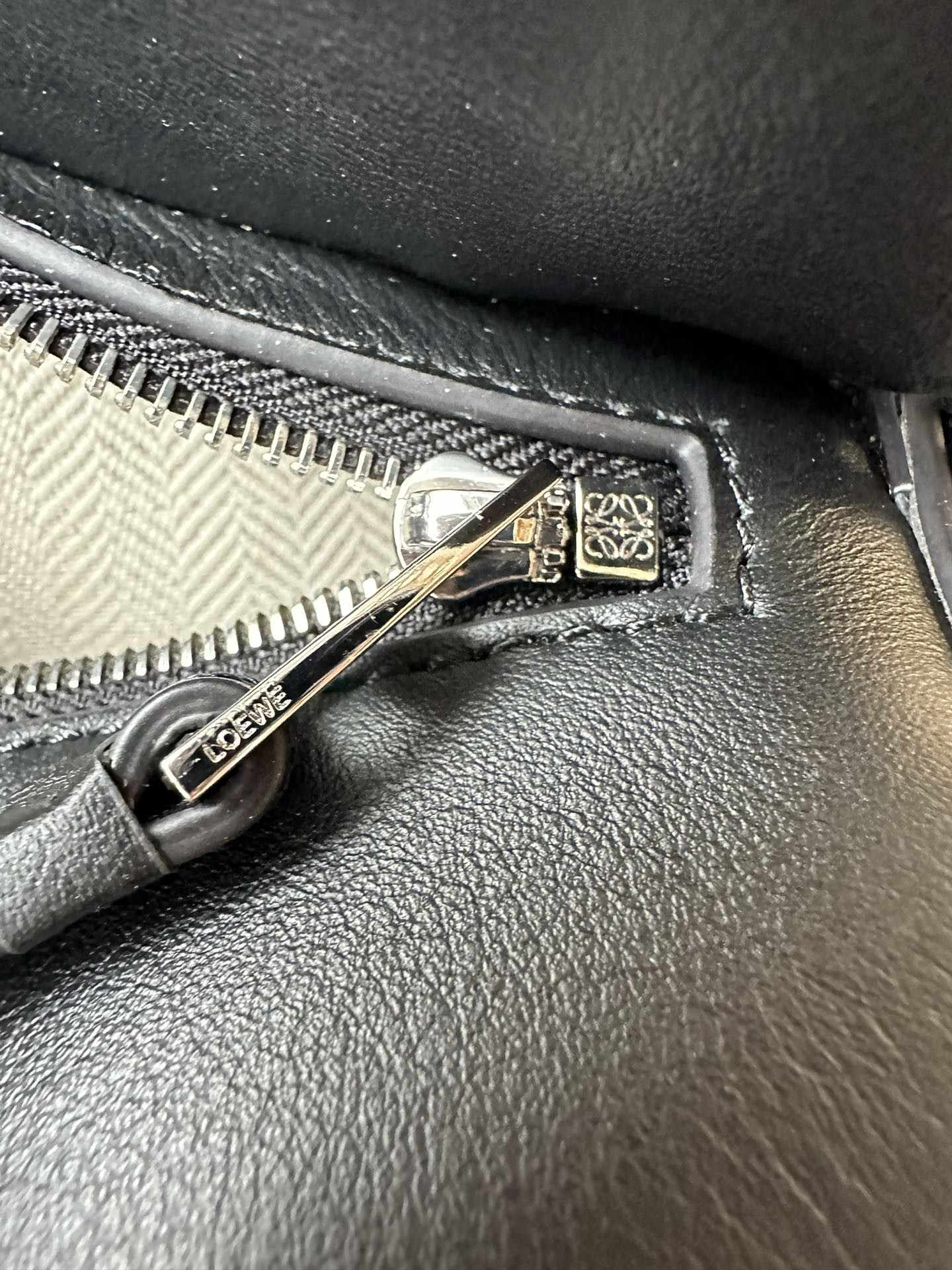 L0ew* small puzzle bag in classic calfskin 24x10.5x16.5cm