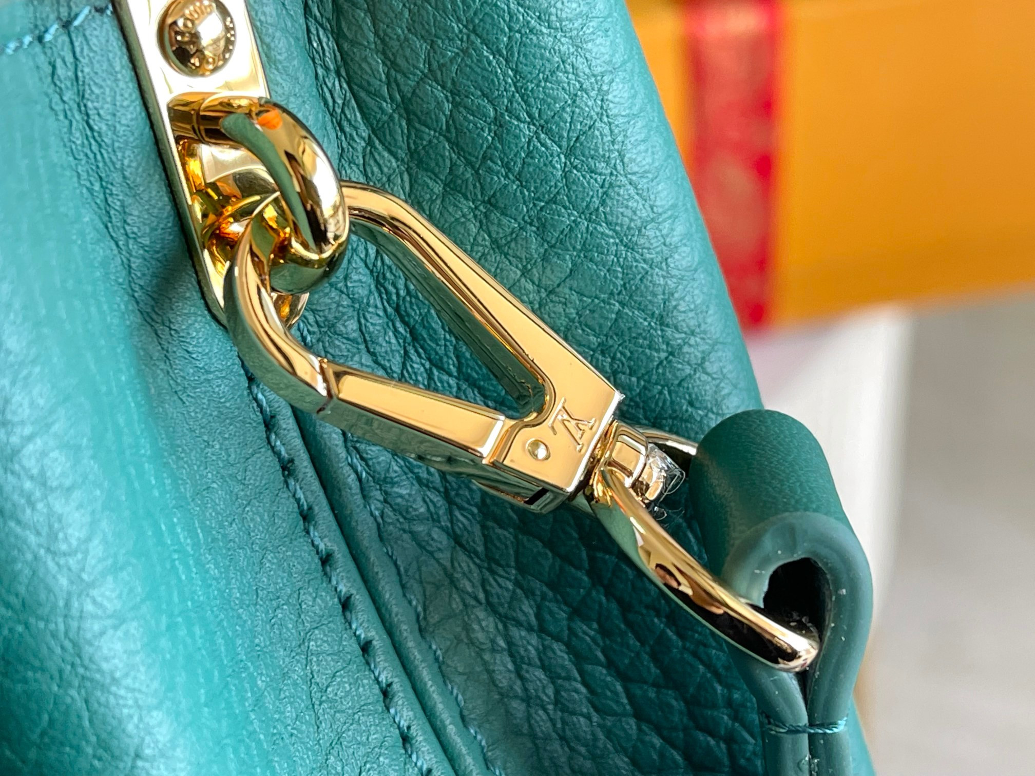 LV  Capucines Flower Crown M23766 Taurillon  21x14x8cm