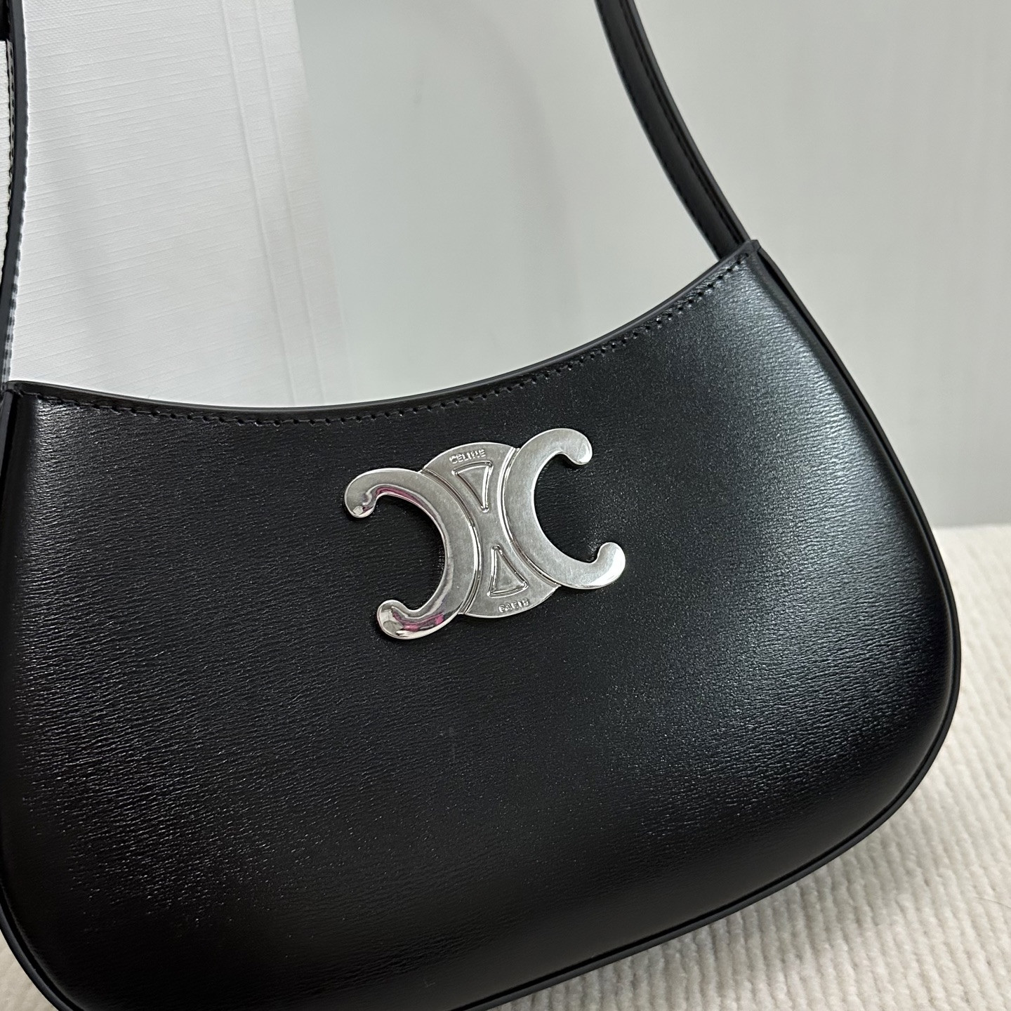 Ce**e medium tilly bag in shiny calfskin 22x13.5x4cm