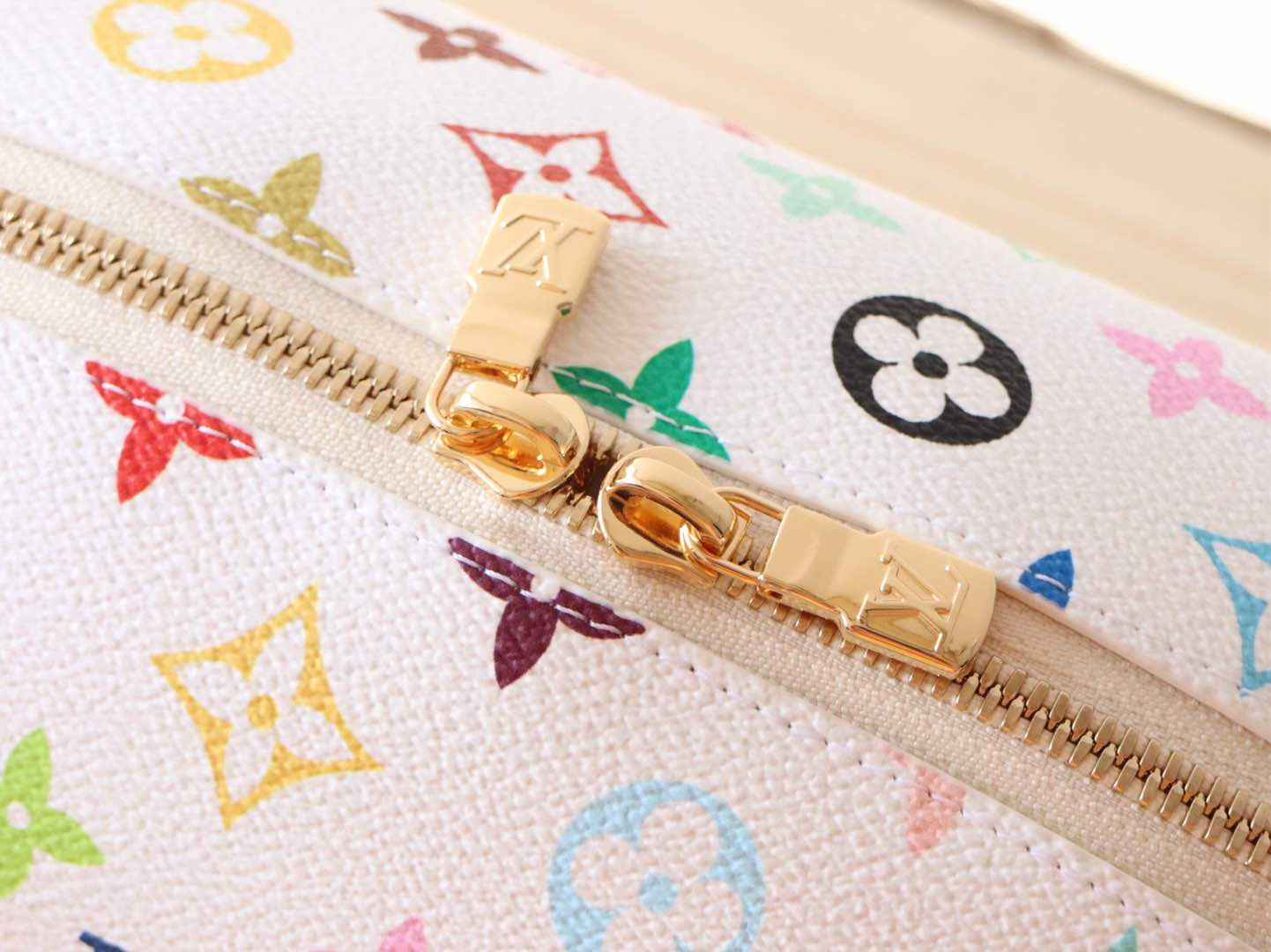 LV  POCHETTE COSMÉTIQUE M13743 27x18x9cm