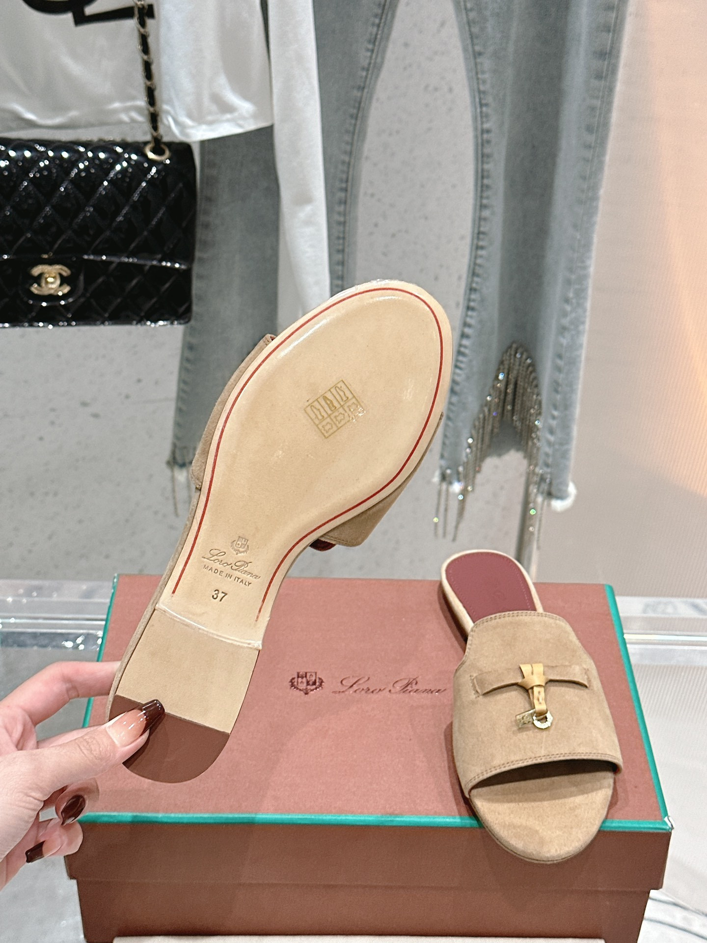 ua L**o p*ana summer charms sandal