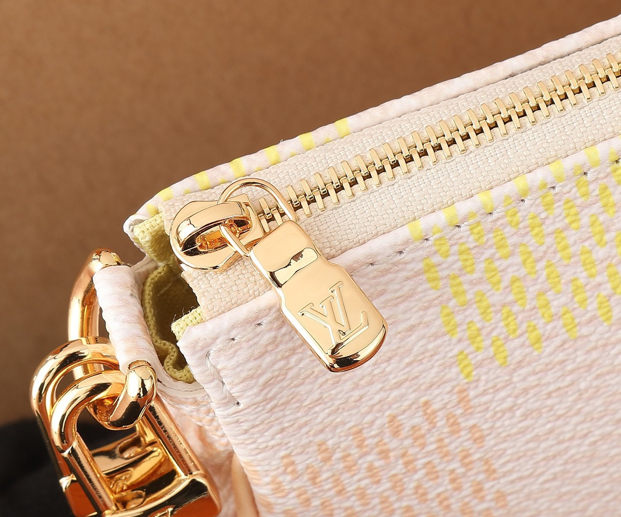 LV Pochette Accessoires N40642 23.5 x 13.5 x 4 cm