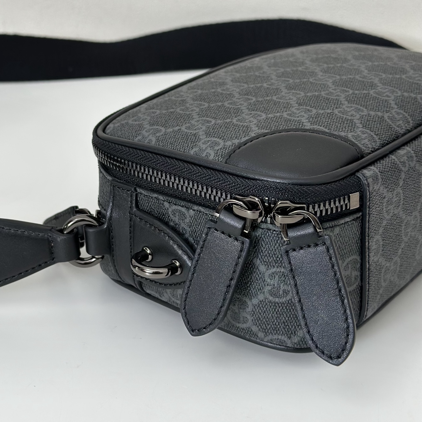 G*u*i gg emblem mini crossbody bag 19x12.5x7cm