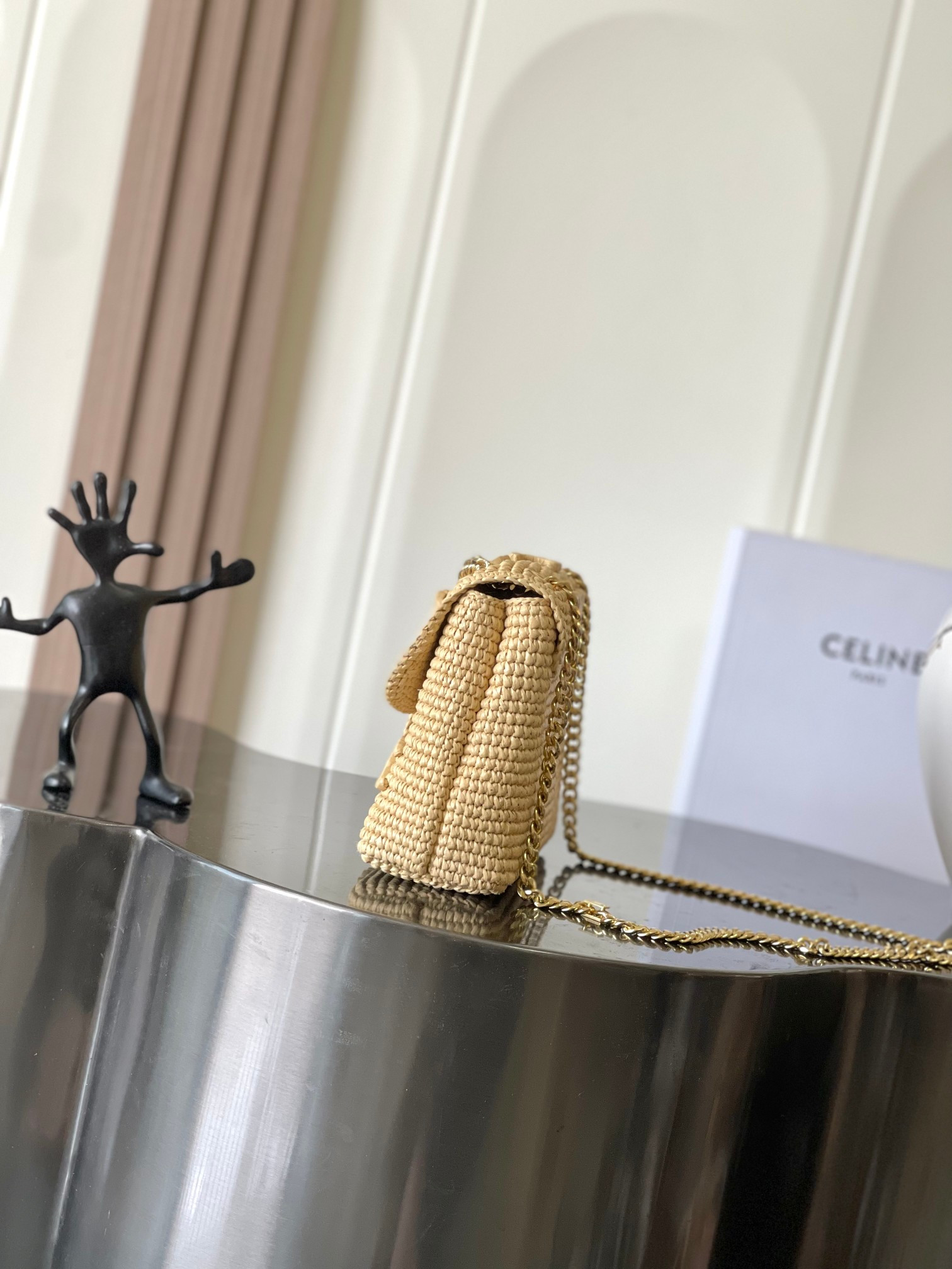 Ce**e victoire medium bag in raffia with triomphe embroideries 25x17x9cm