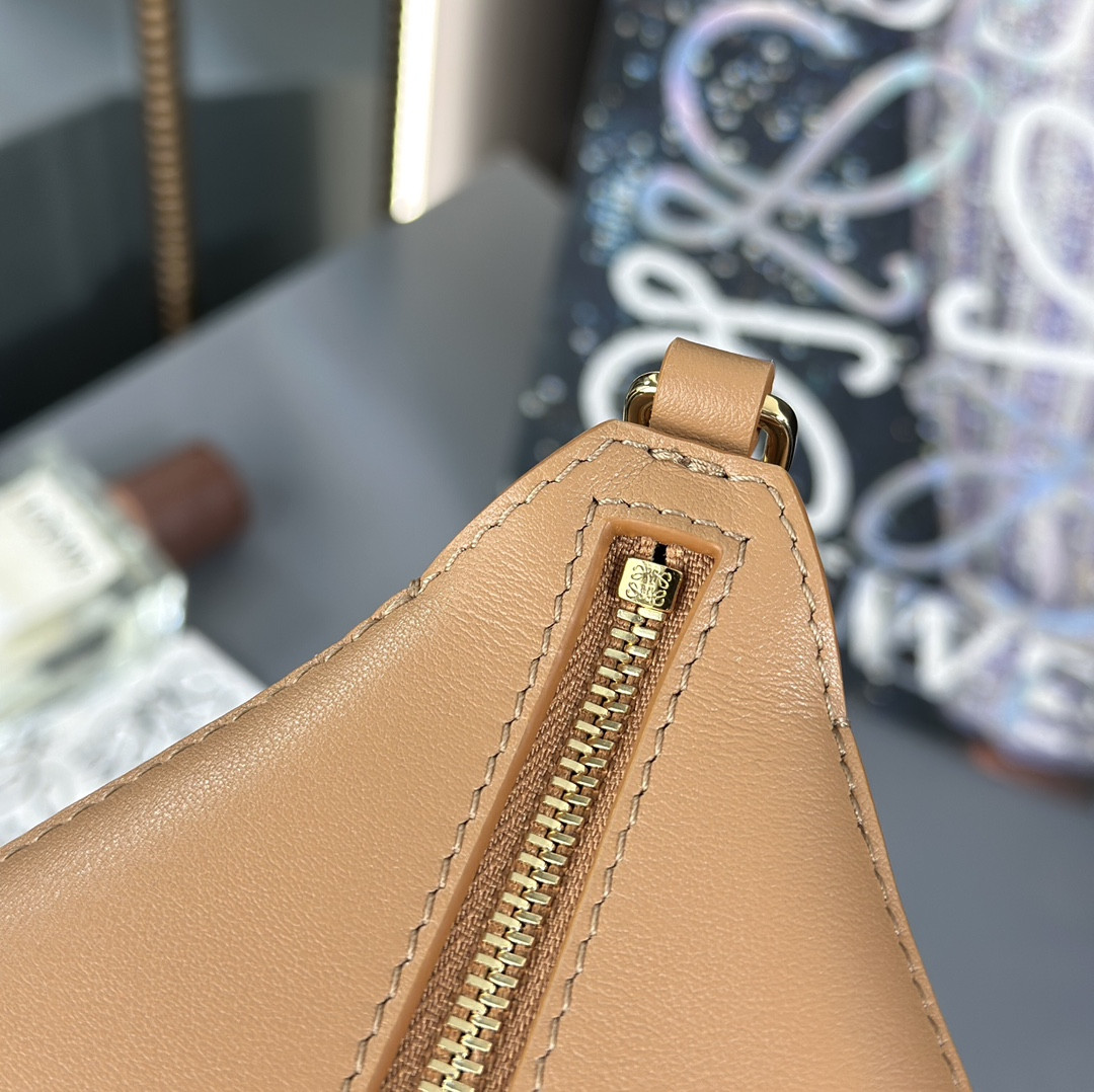 L0ew* puzzle fold pouch in shiny nappa calfskin 15.5x23x6.5cm