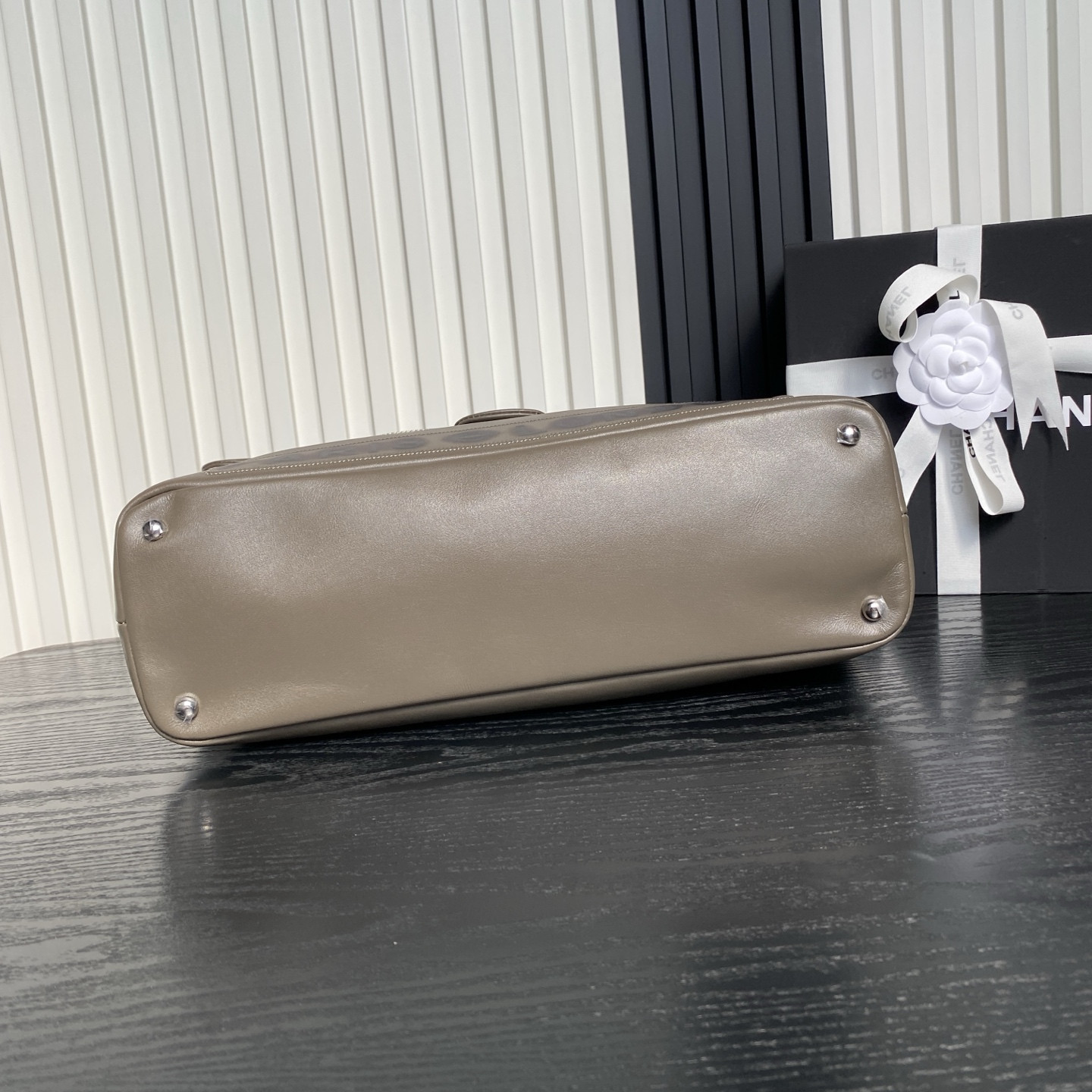 Ch*el vintage graffiti tote airport bag 36x24x12cm