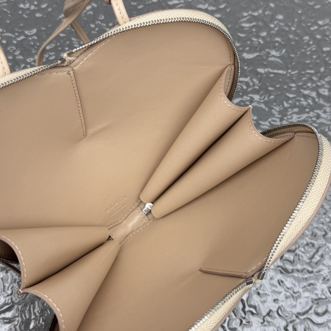 ALAÏA Le Coeur Heart Bag 18.5x20.5x5cm