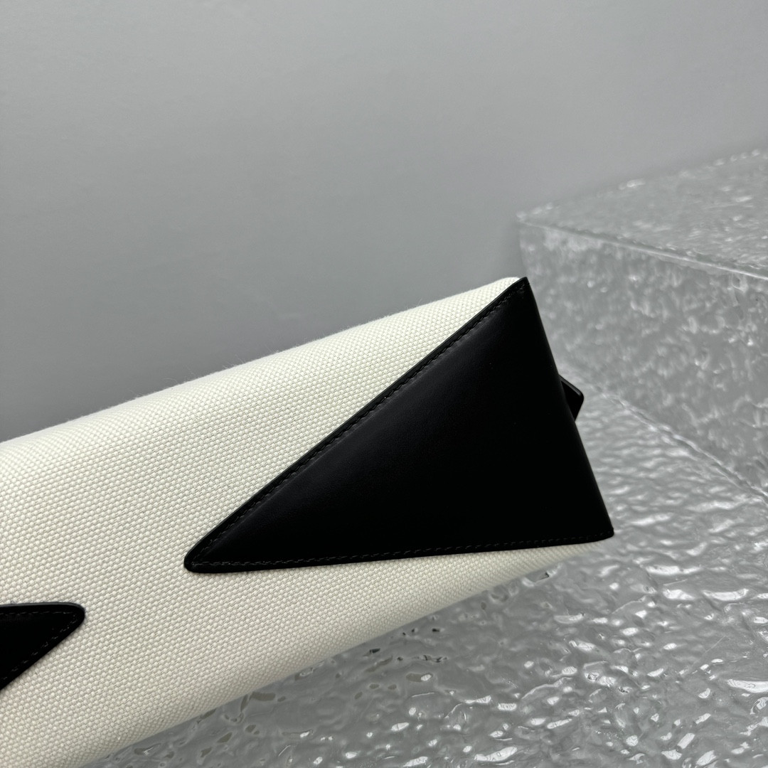 ALAÏA LE TECKEL SMALL BAG 27x9x8cm