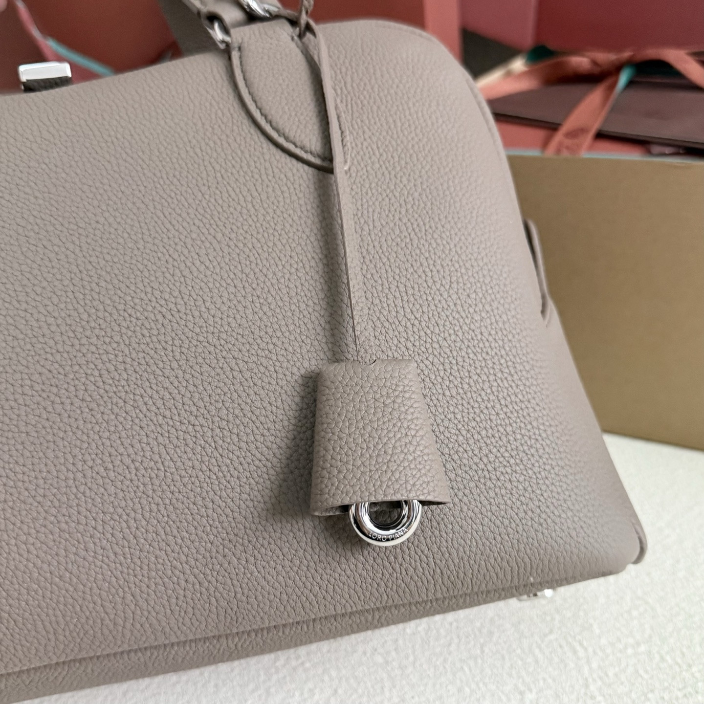 L**o p*ana needle 38x22x16cm