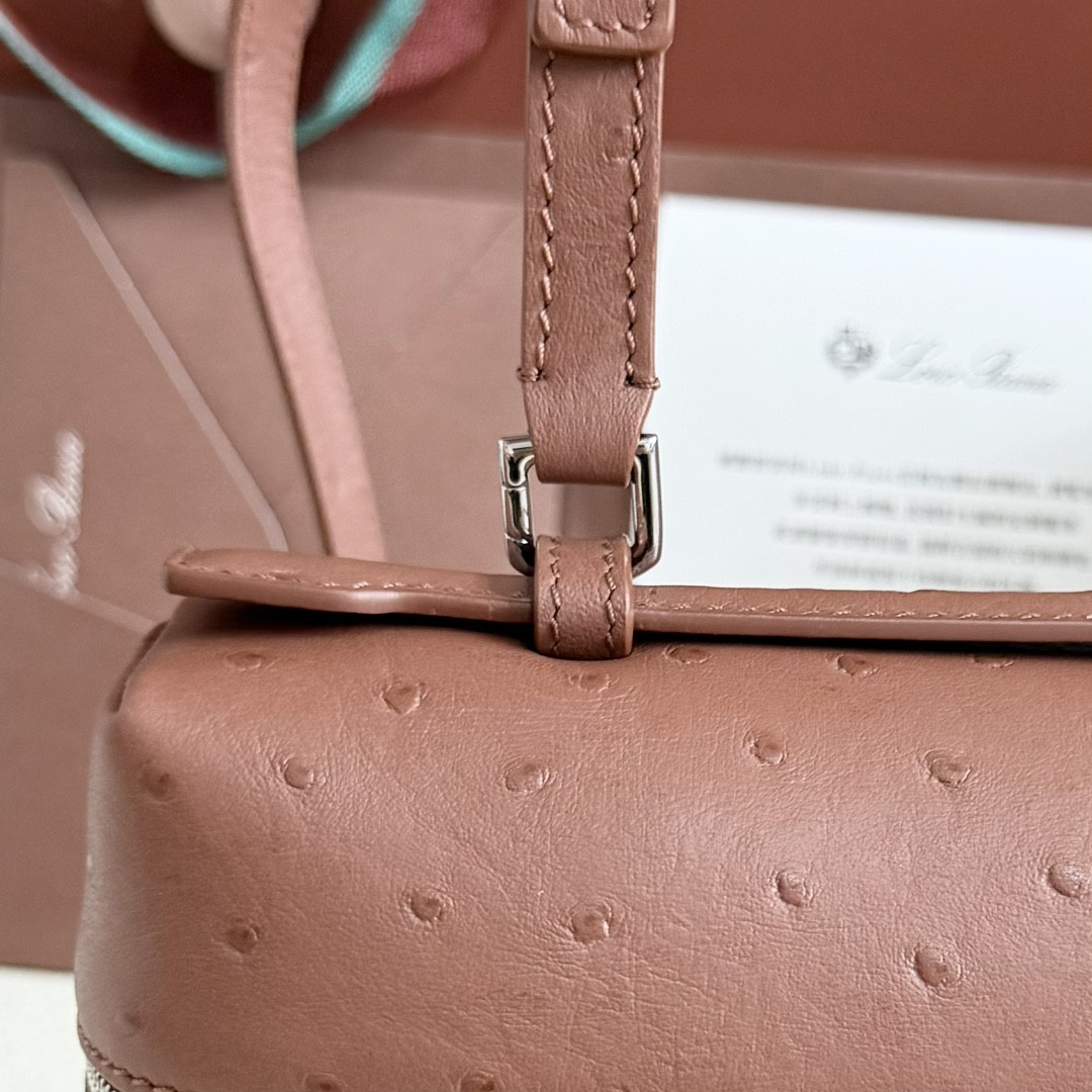 L**o p*ana extra pocket l27 ostrich-grained leather 16x27x10cm