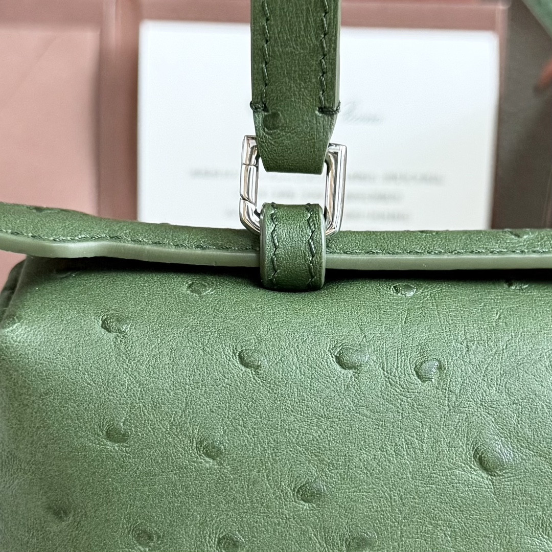 L**o p*ana extra pocket l27 ostrich-grained leather 16x27x10cm