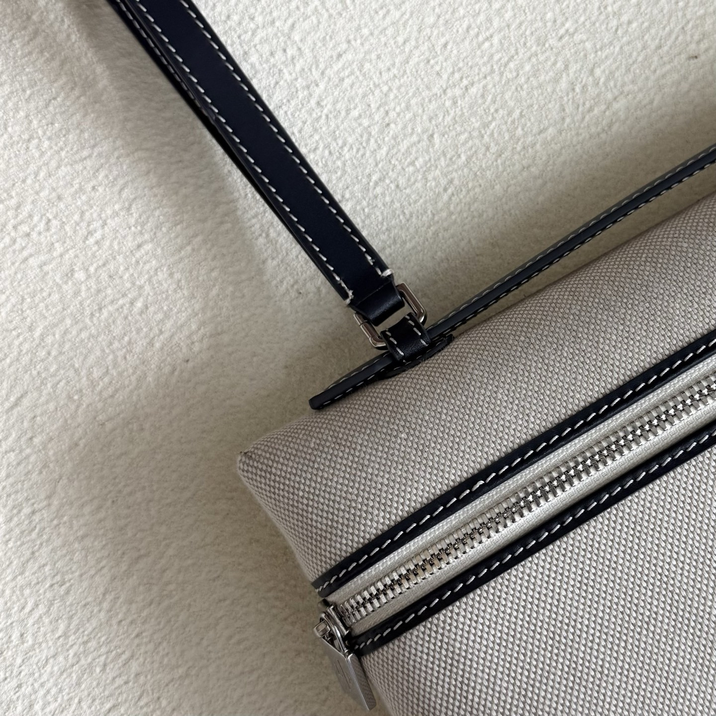 L**o p*ana extra pouch l29 29x18x5cm