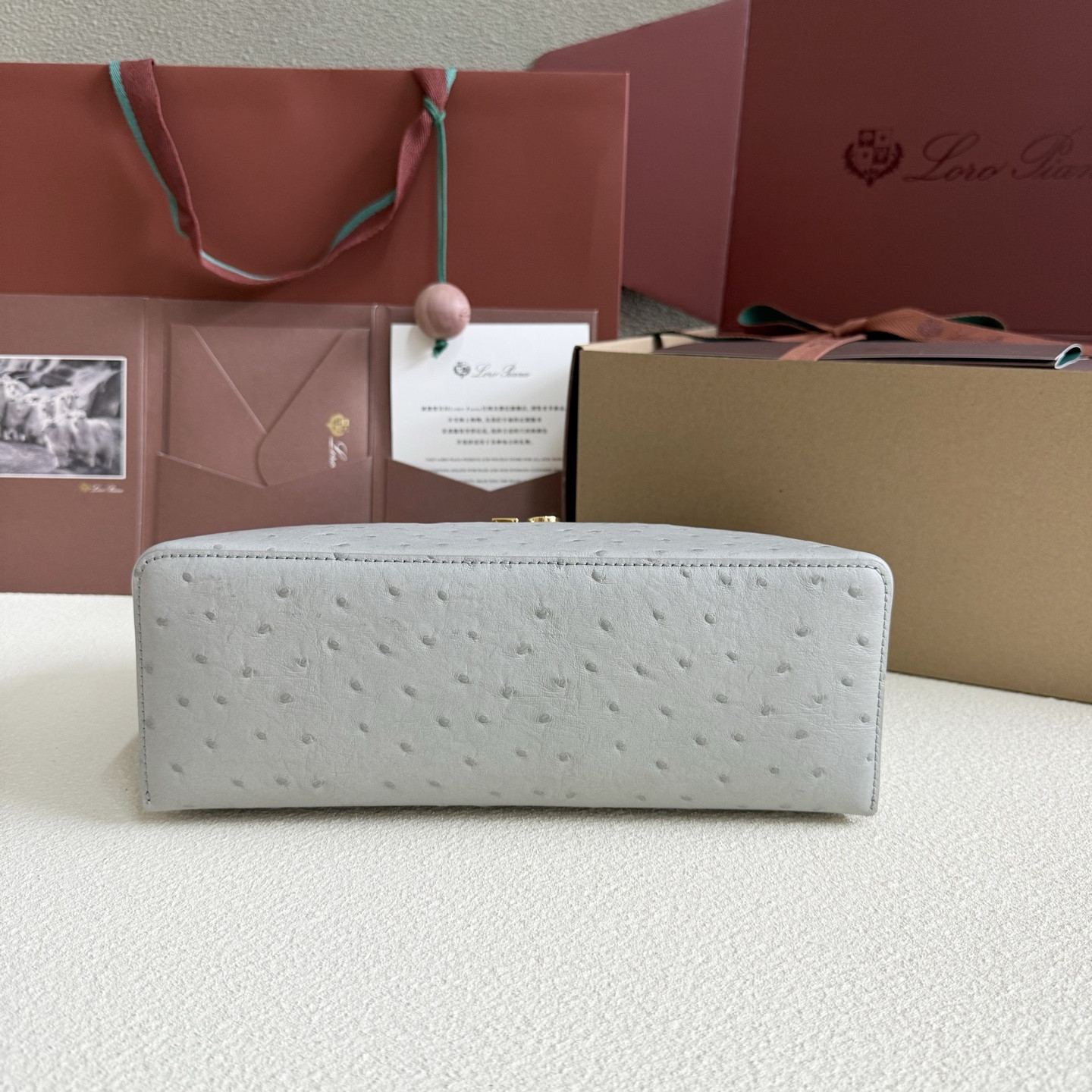 L**o p*ana extra pocket l27 ostrich-grained leather 16x27x10cm