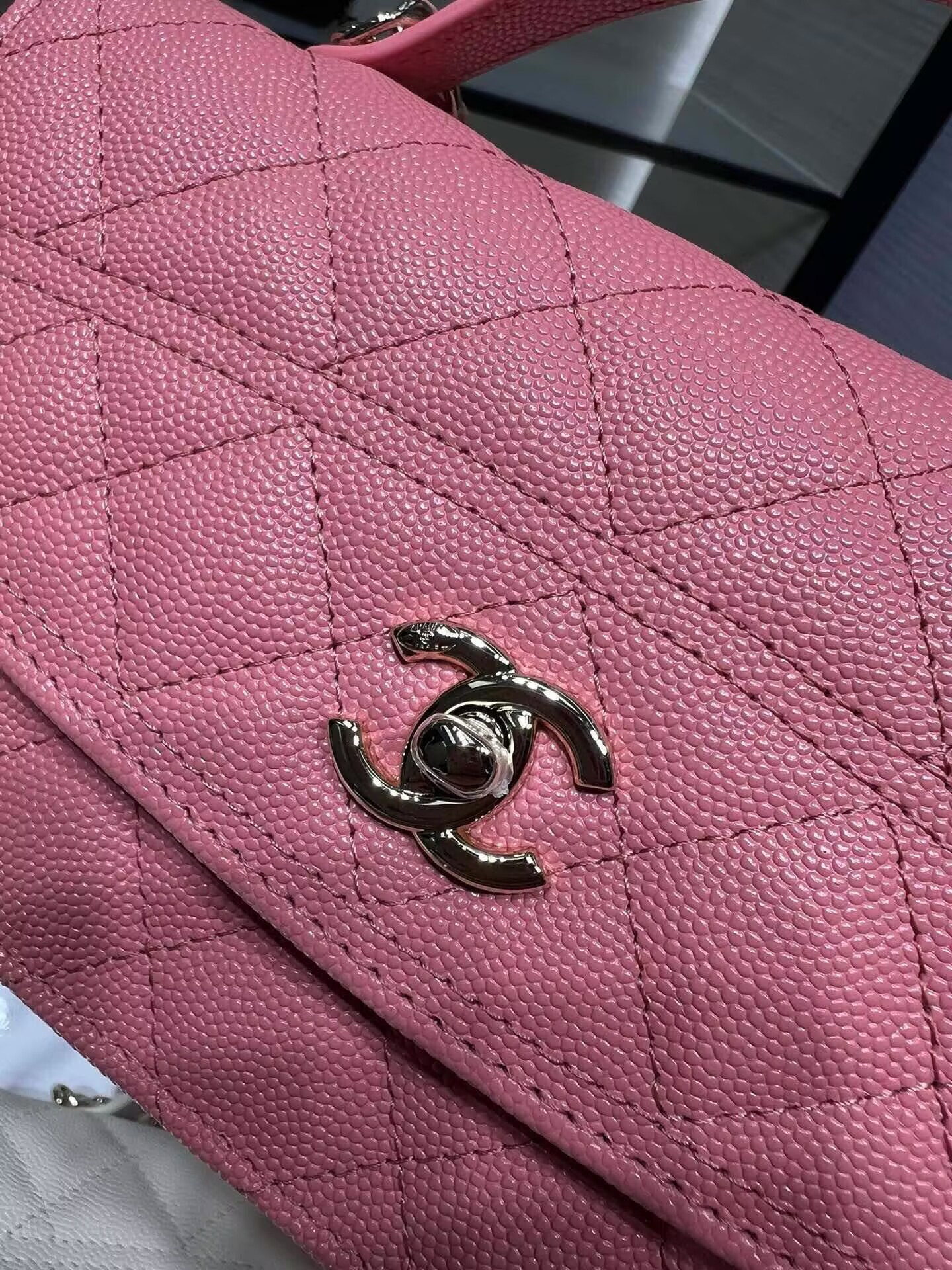 Chanel Mini Coco Handle Bag AP4402 19x11x6cm