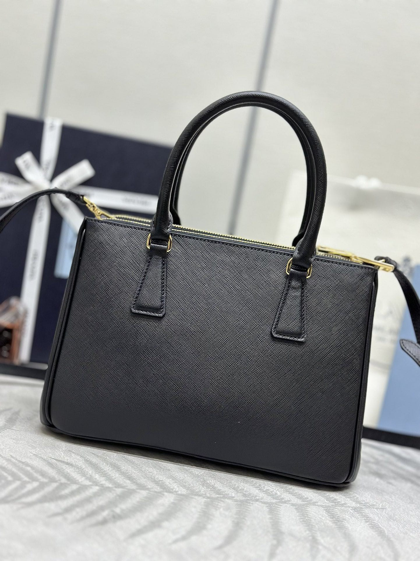 Prada Galleria medium Saffiano Leather Bag 28x20x12cm