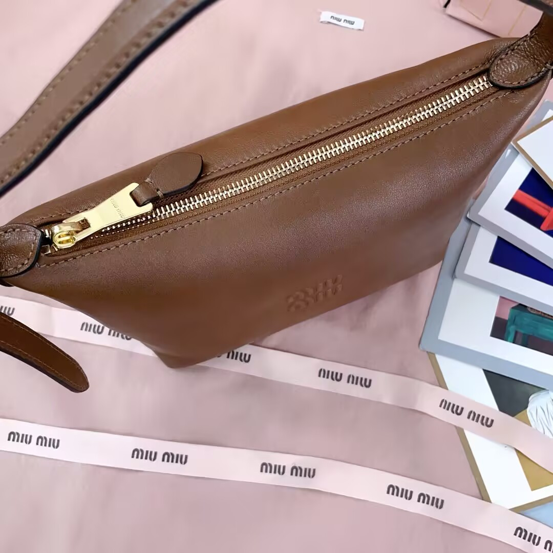 MIU MIU Naplak pouch 14x18.5x10cm