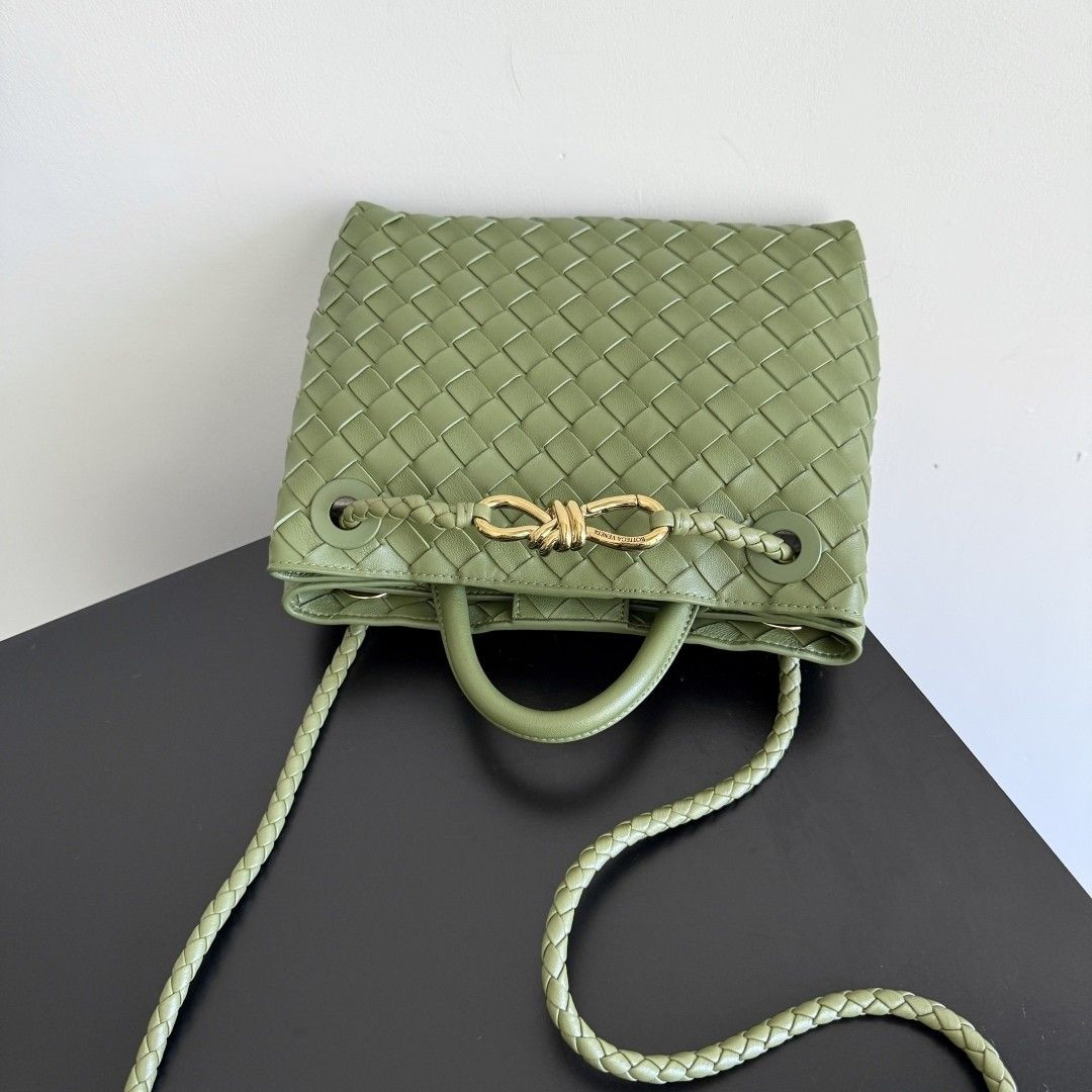 Bottega Veneta Small Andiamo 25x22x10.5cm