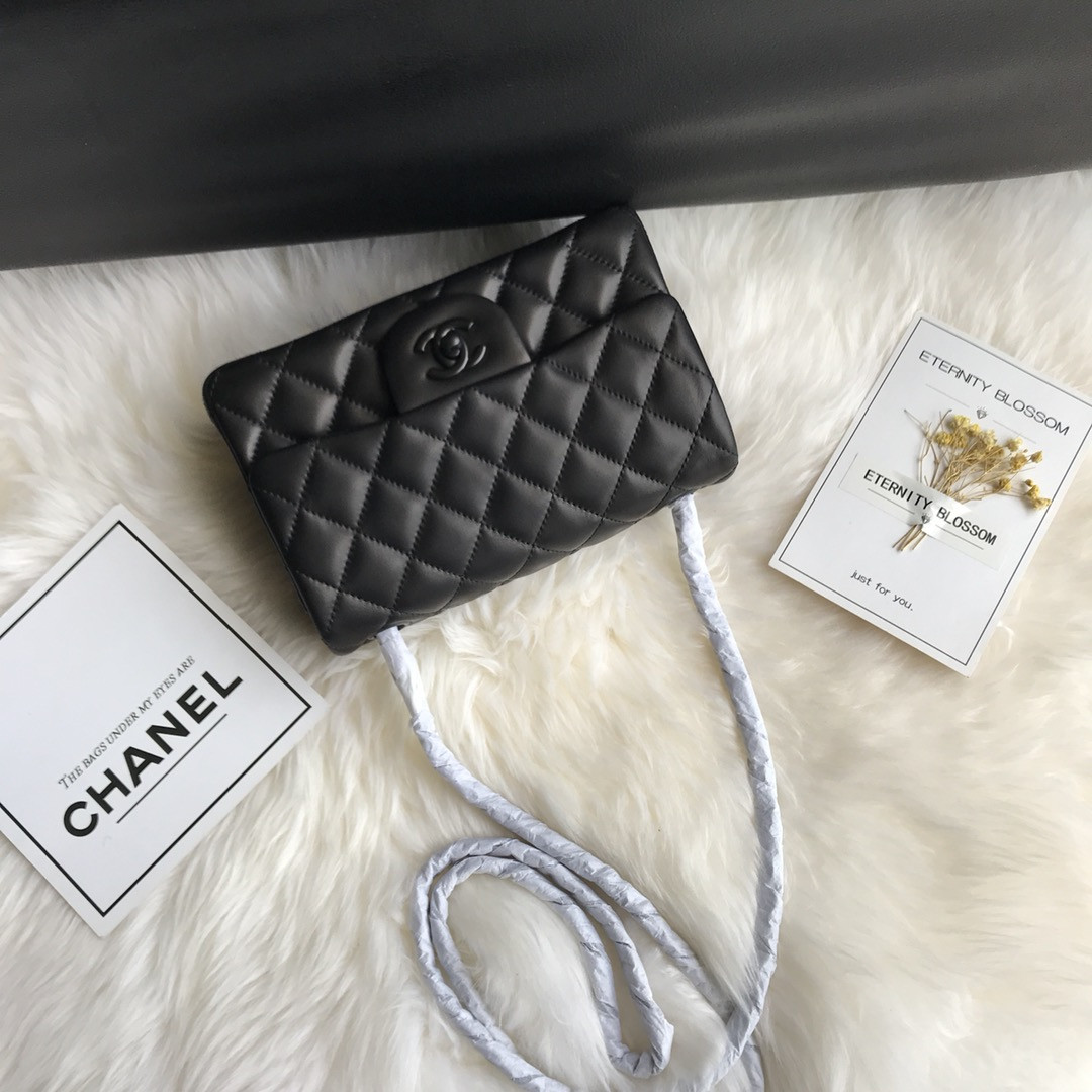 Chanel Mini Flap Bag 20x12x6cm