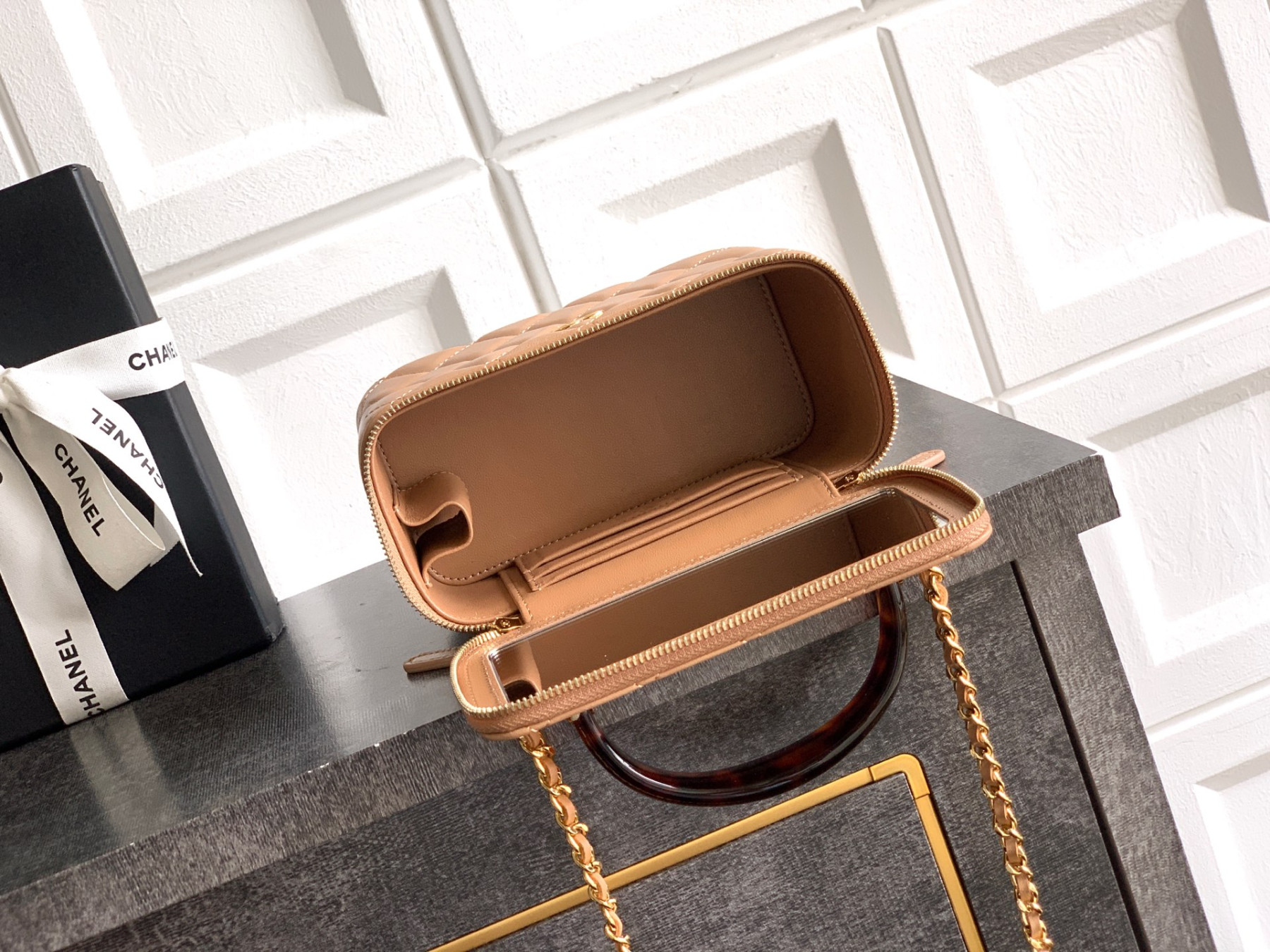 CHANEL Classic Vanity with chain Handbag 17x9.5x8cm