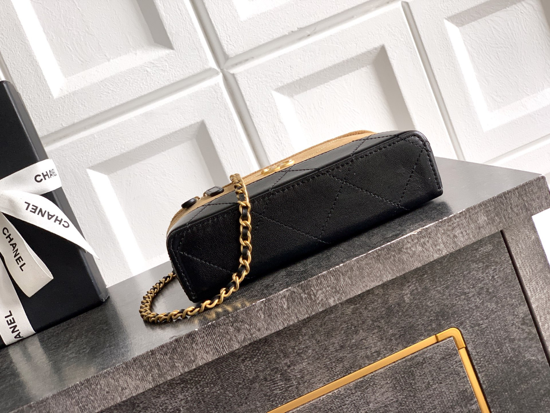 Chanel Vanity with Chain AP5186 17x19.5x5cm