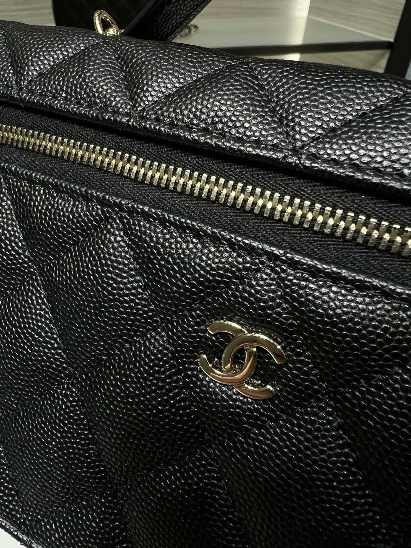 CHANEL Classic Vanity with chain Handbag 17x19.5x5cm