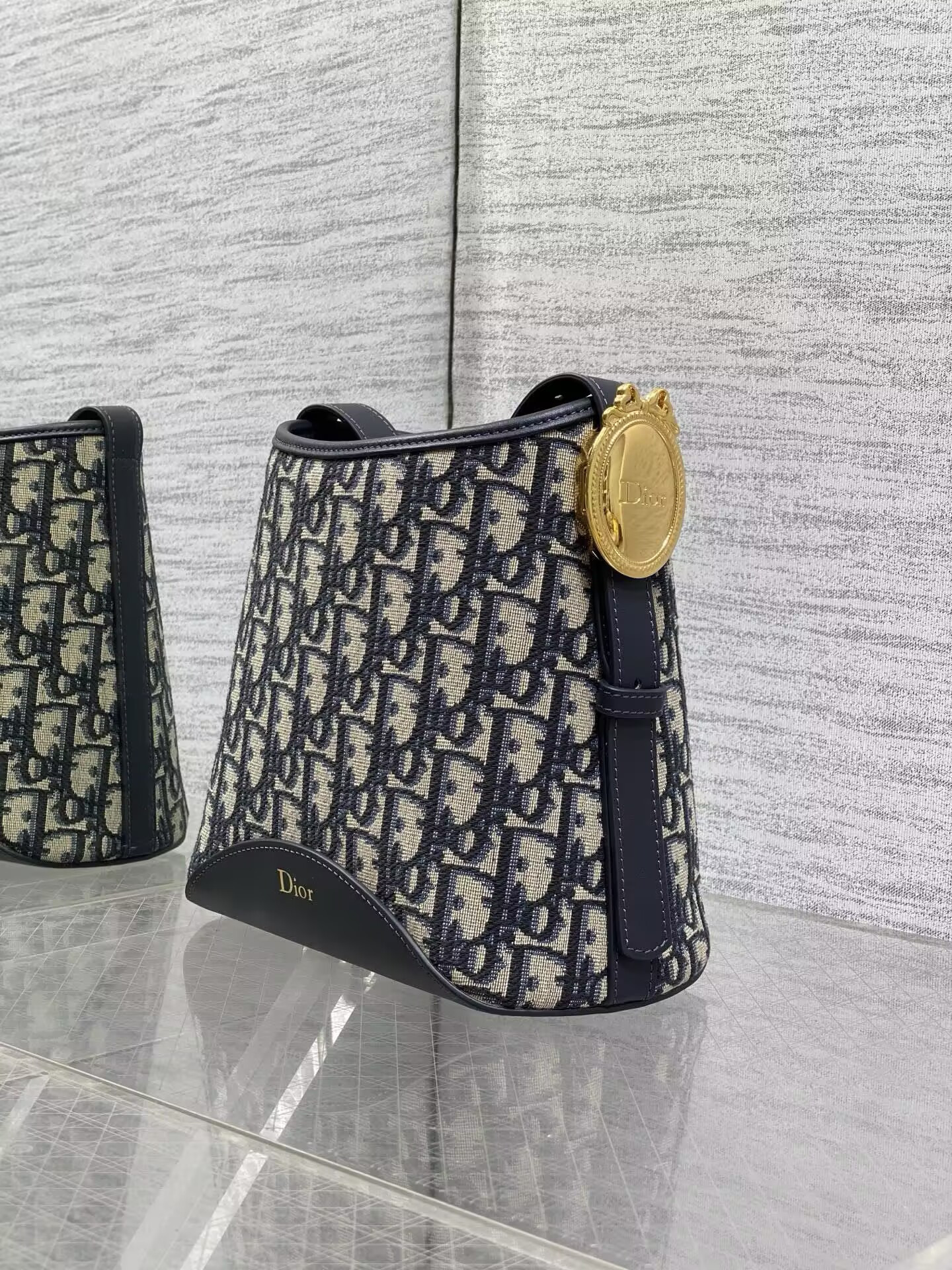Dior Small Médaillon Bucket Bag 19.5x18.5x11.5cm