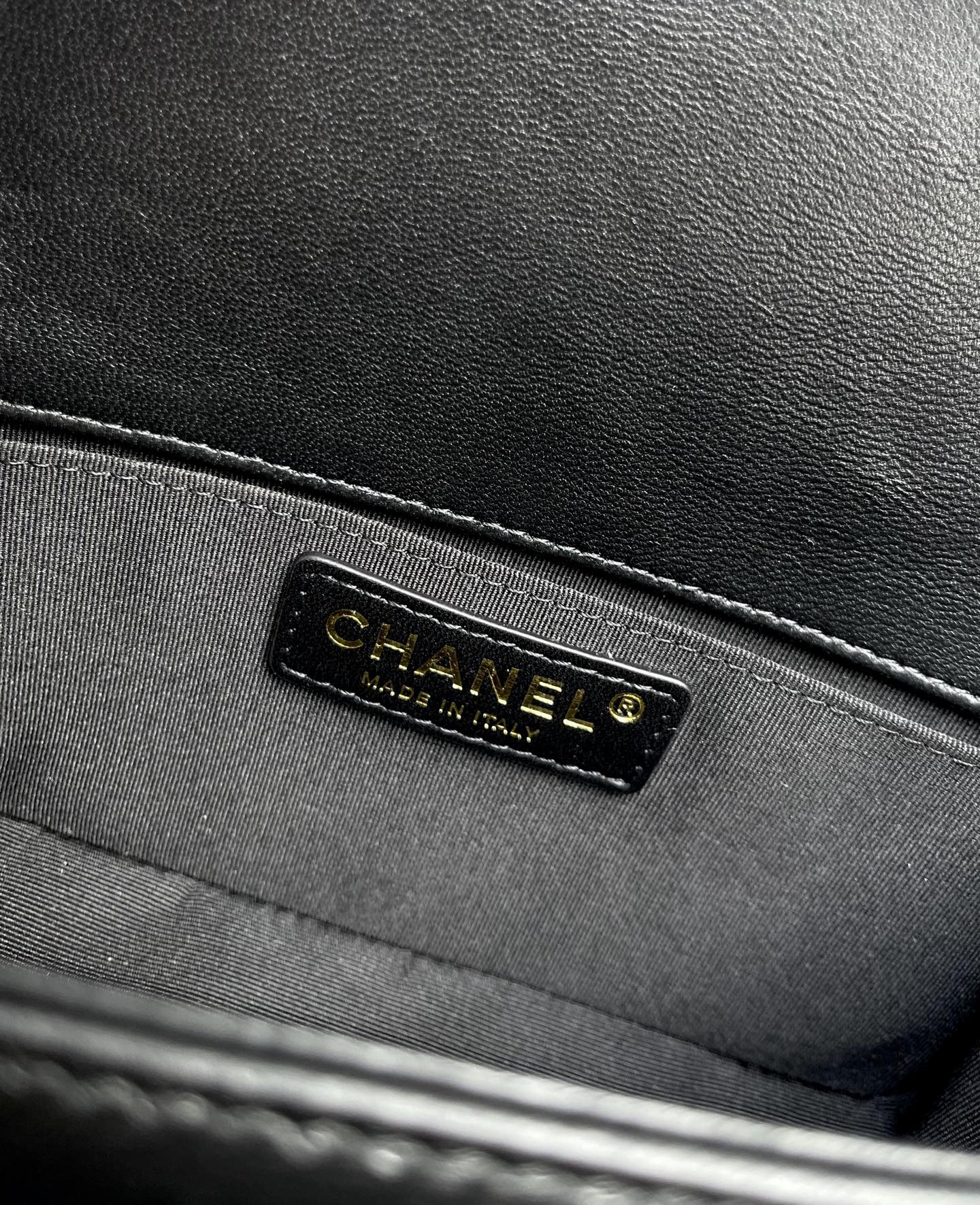 CHANEL Small BOY Handbag A67085 12x20.5x8.5cm
