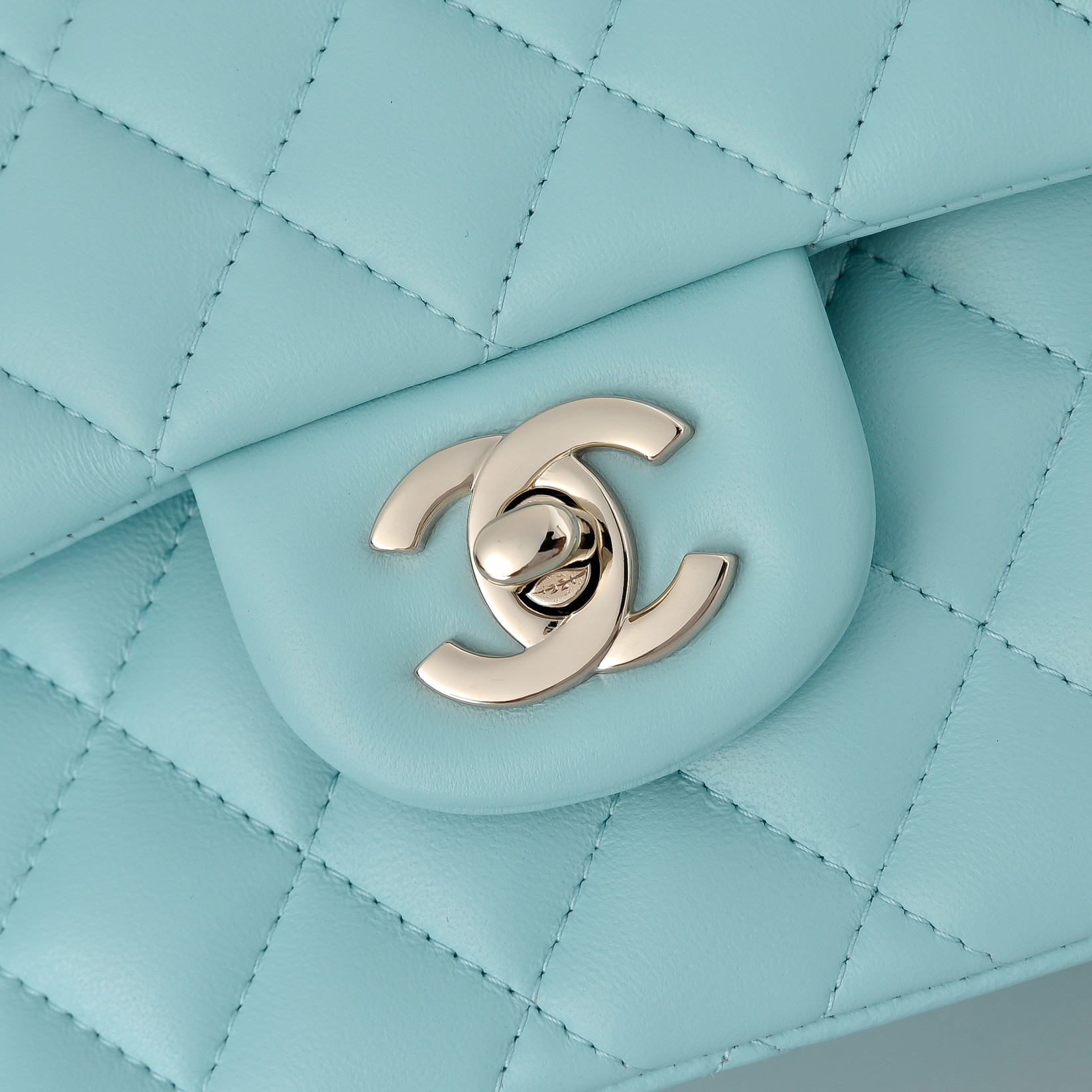 Chanel Classic Flap handbag Sky blue lambskin with light gold hardware A01113 23x14.5x6cm