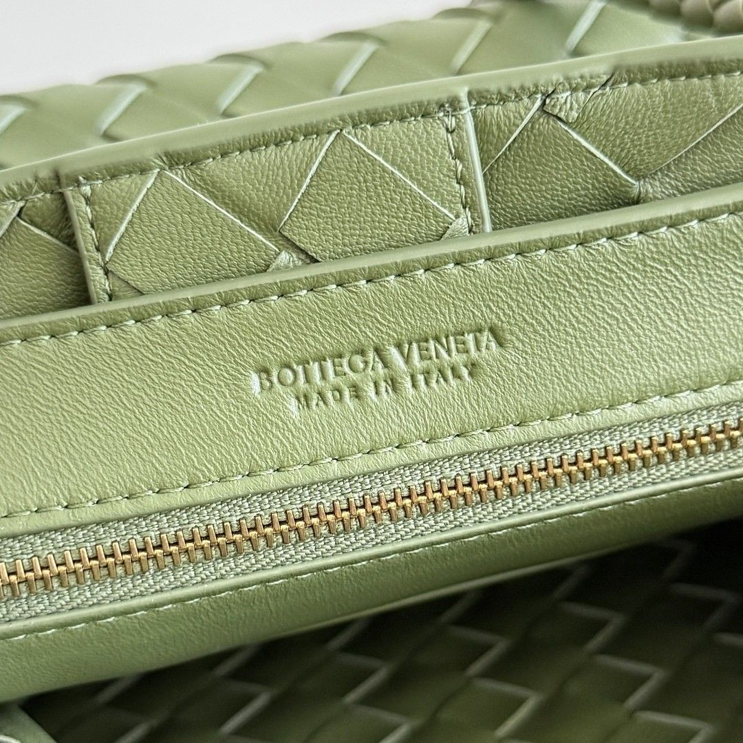 Bottega Veneta Small Andiamo 25x22x10.5cm