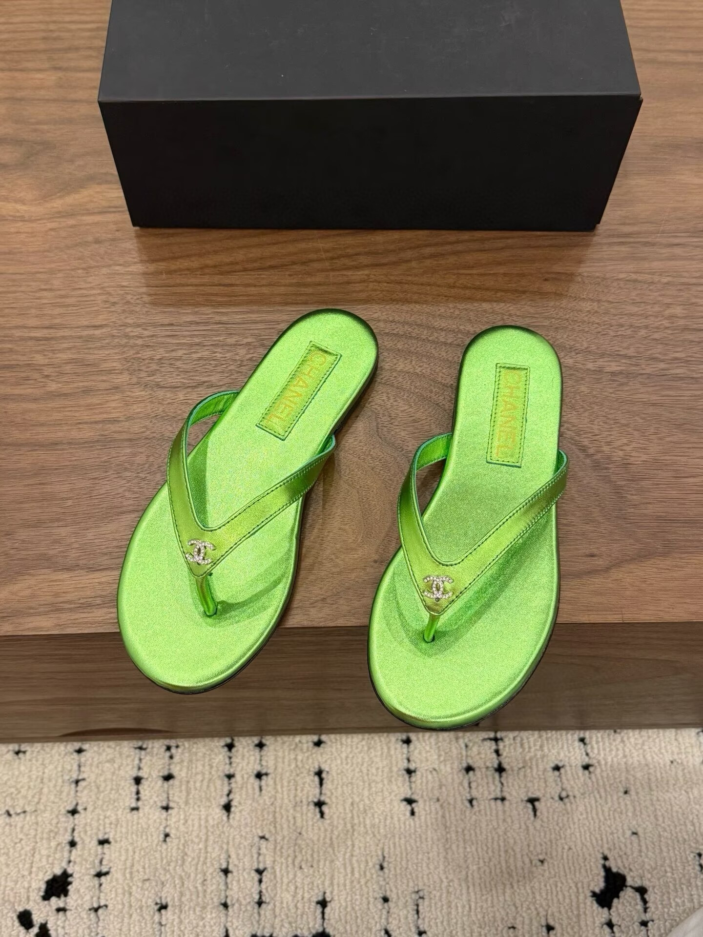 UA Chanel Slides