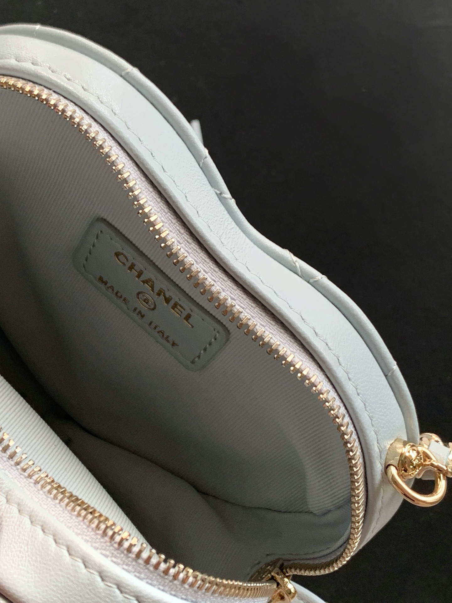 Chanel Mini 22S Heart Clutch With Chain 12x13x5.5cm