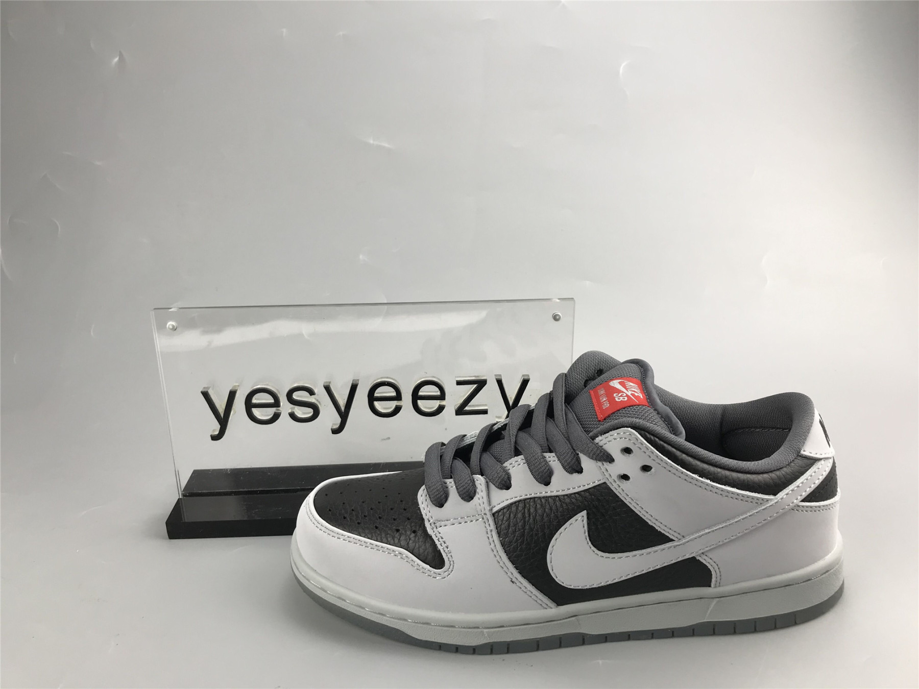ua nike atlas x dunk low preM1vm sb
