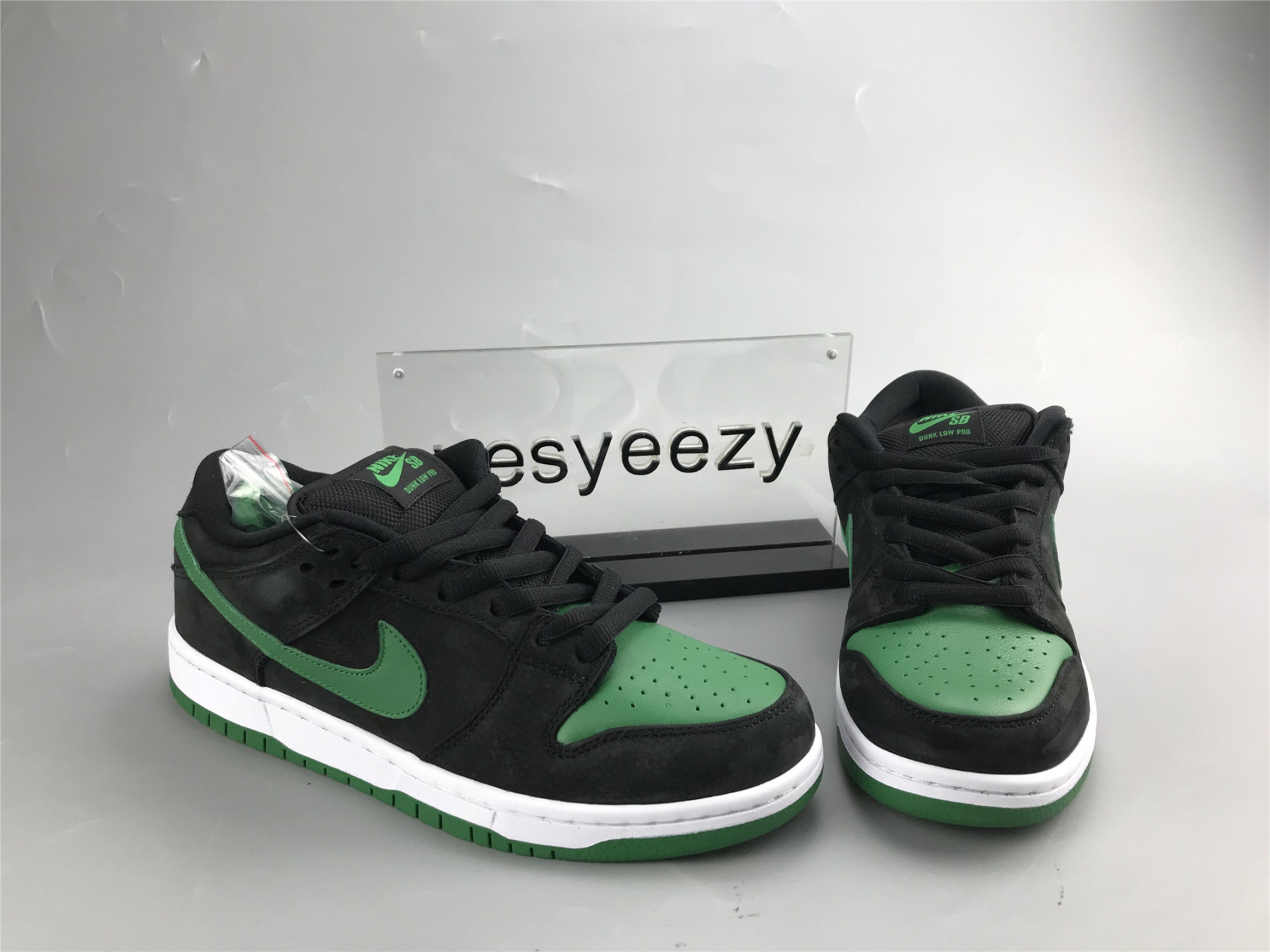 UA NIKE DUNK LOW PRO SB
