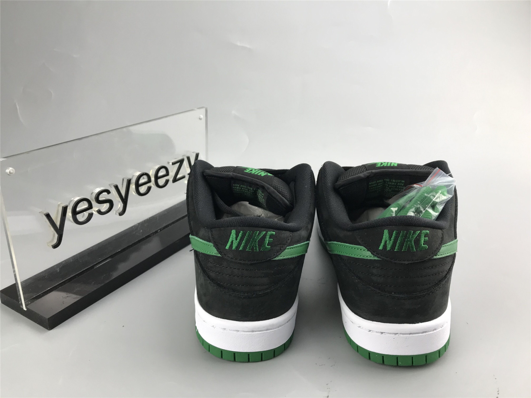 UA NIKE DUNK LOW PRO SB